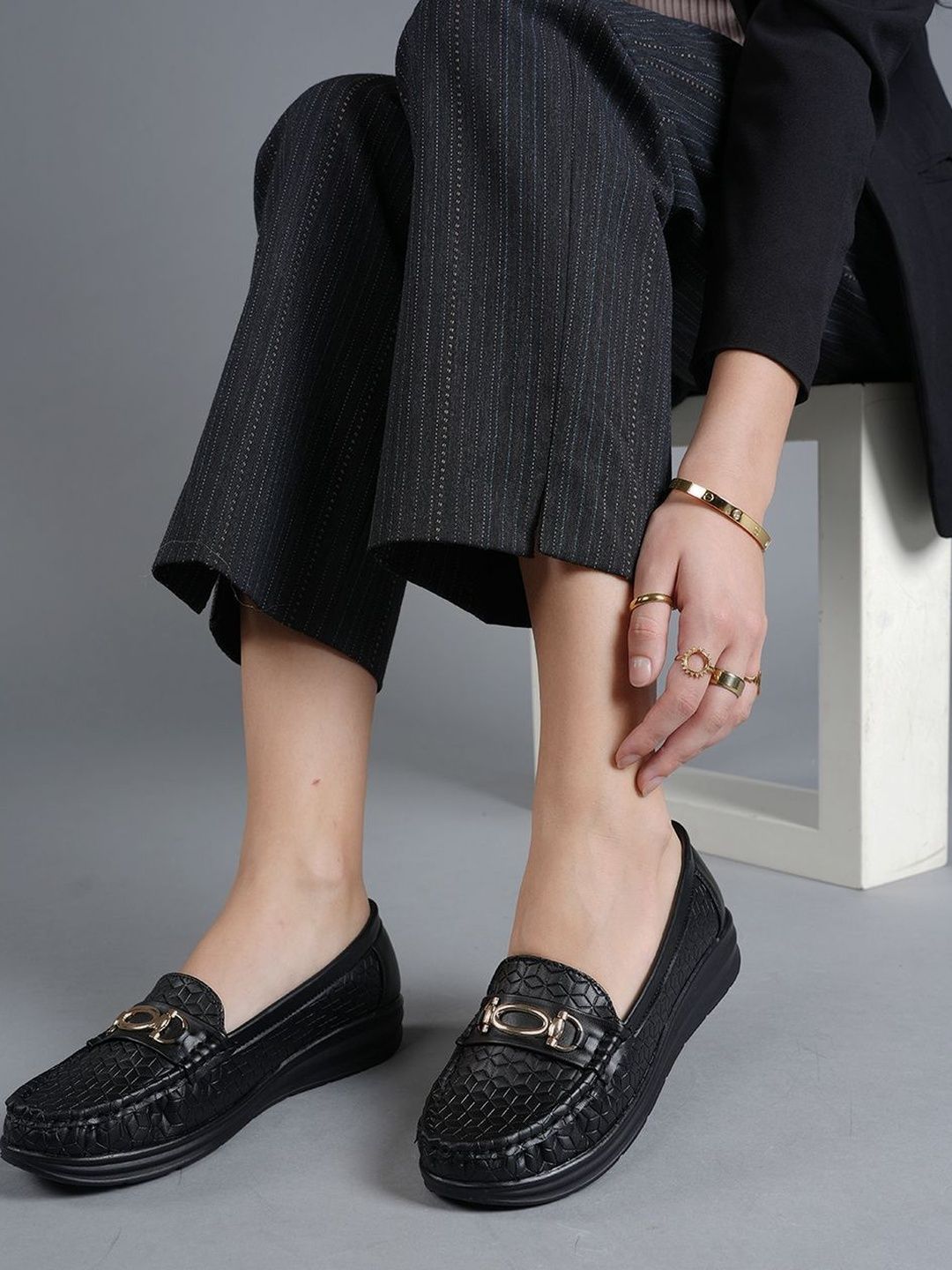 DressBerry Women Textured Loafers
