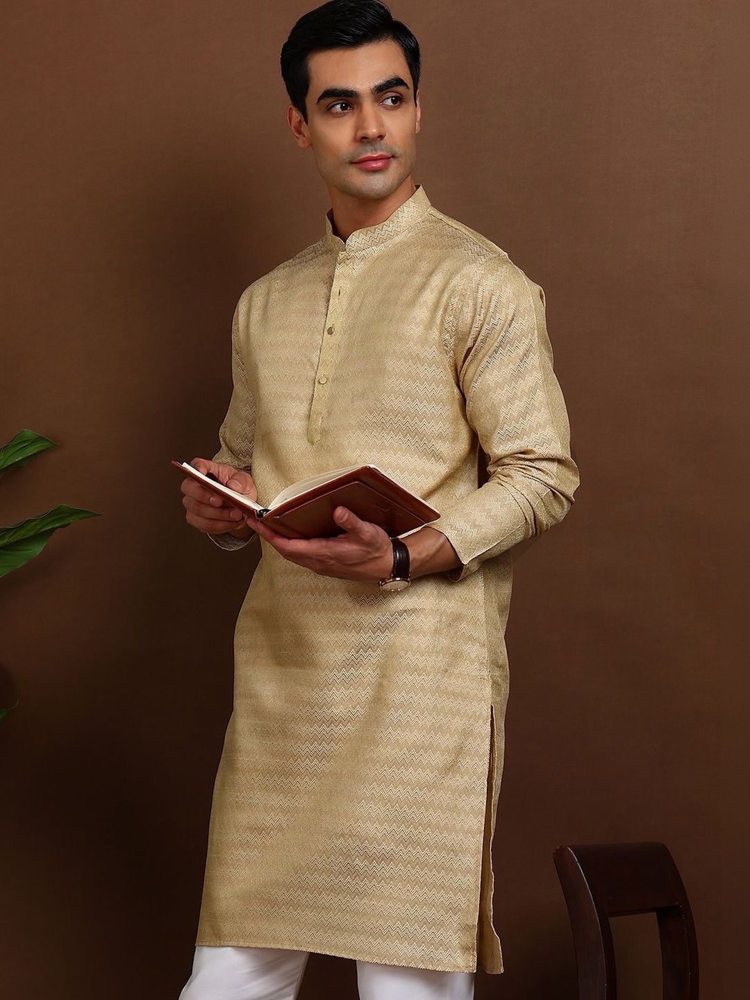 ADHIRAJAN Men Jacquard Kurta