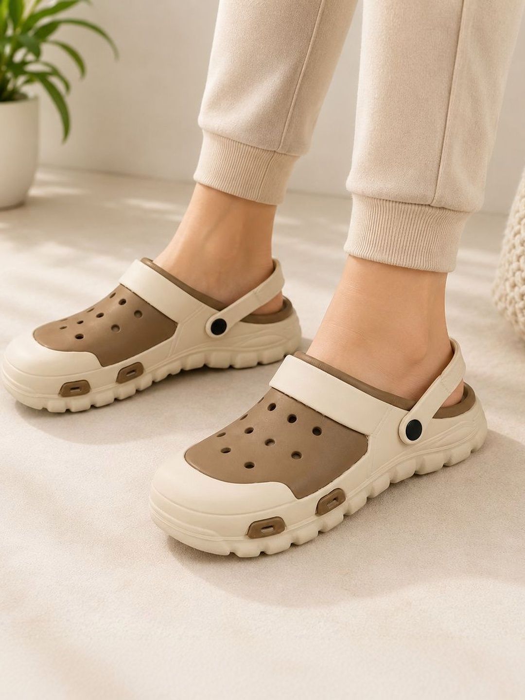 VINTEX Men Clogs Sandals