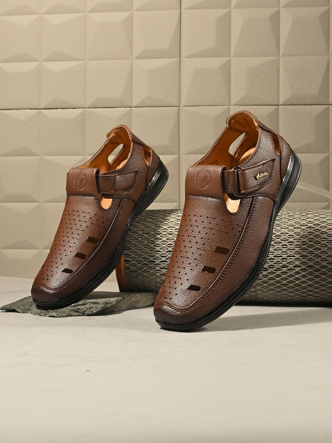 Vellinto Men Shoe-Style Sandals