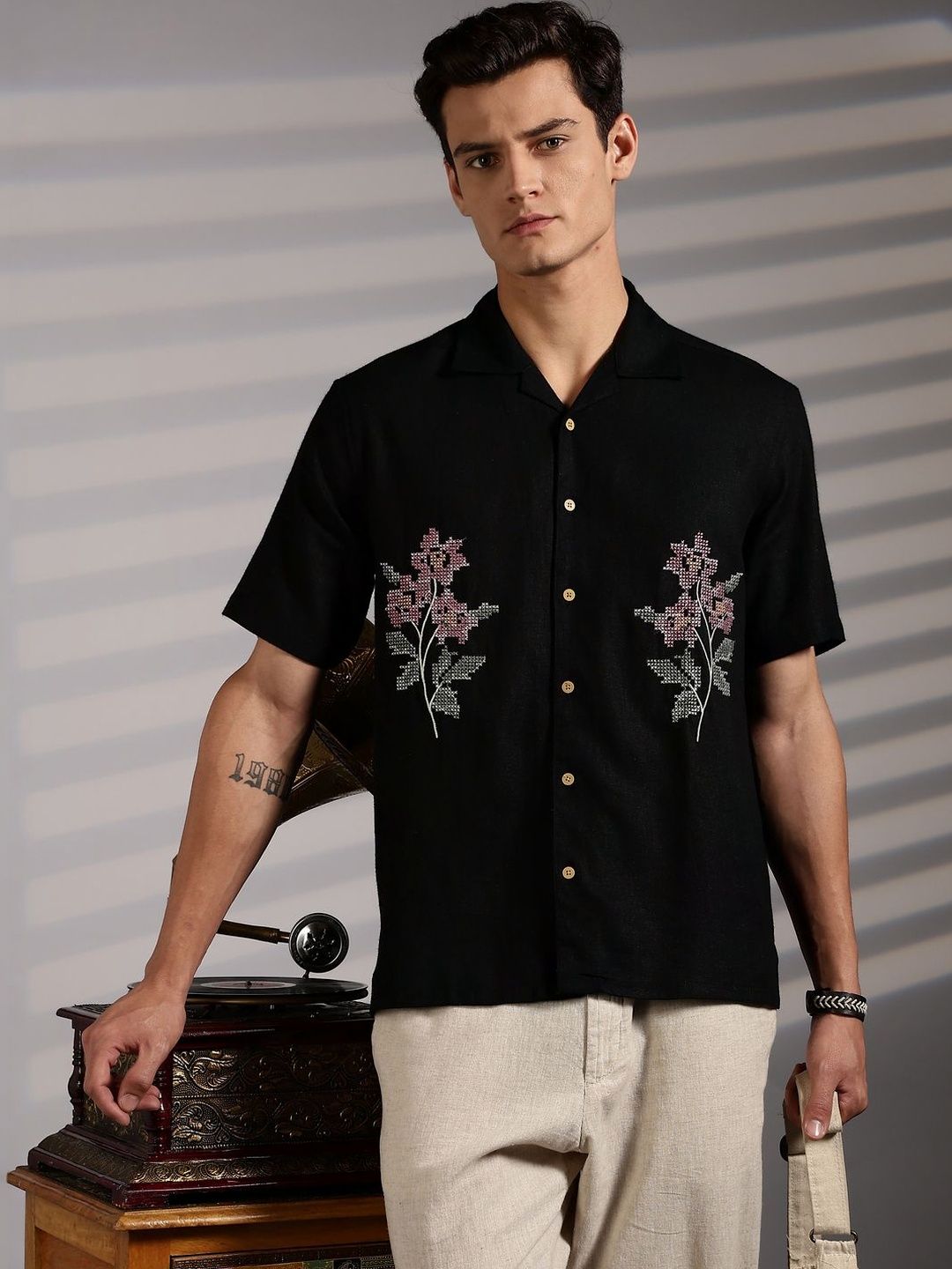 Eszett Eszett Men Floral Printed Linen Shirts