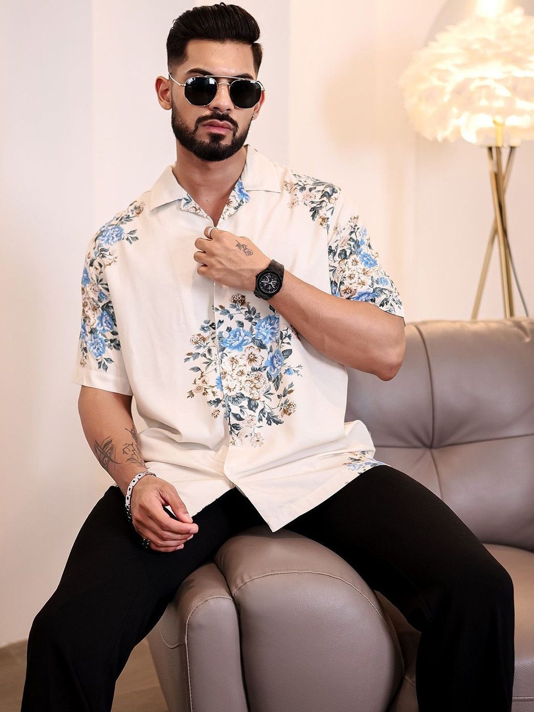 Eszett Men Floral Printed Spread Collar Short Sleeves Casual Cotton Shirt
