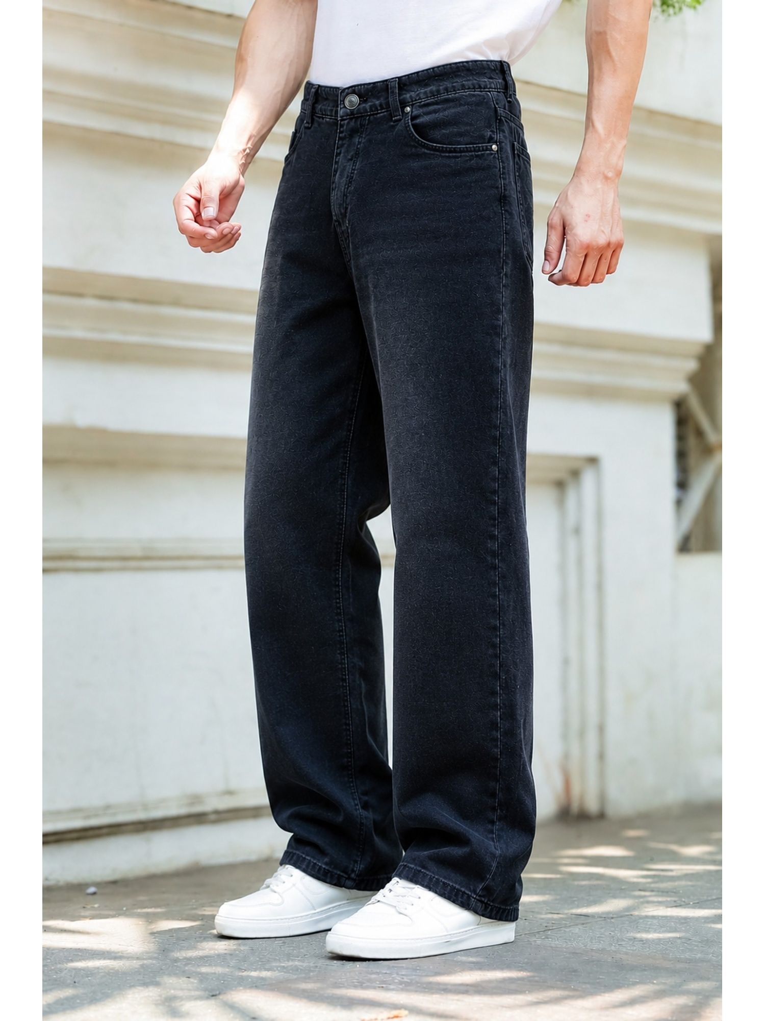 Eszett Men Mid-Rise Light Fade Jeans