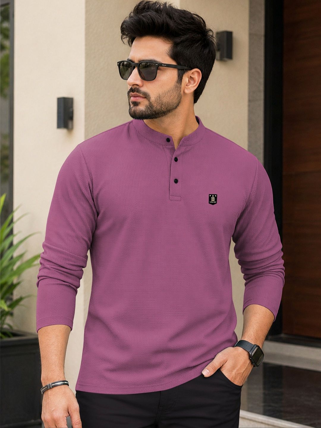 VeBNoR Men Brand Logo Mandarin Collar T-shirt