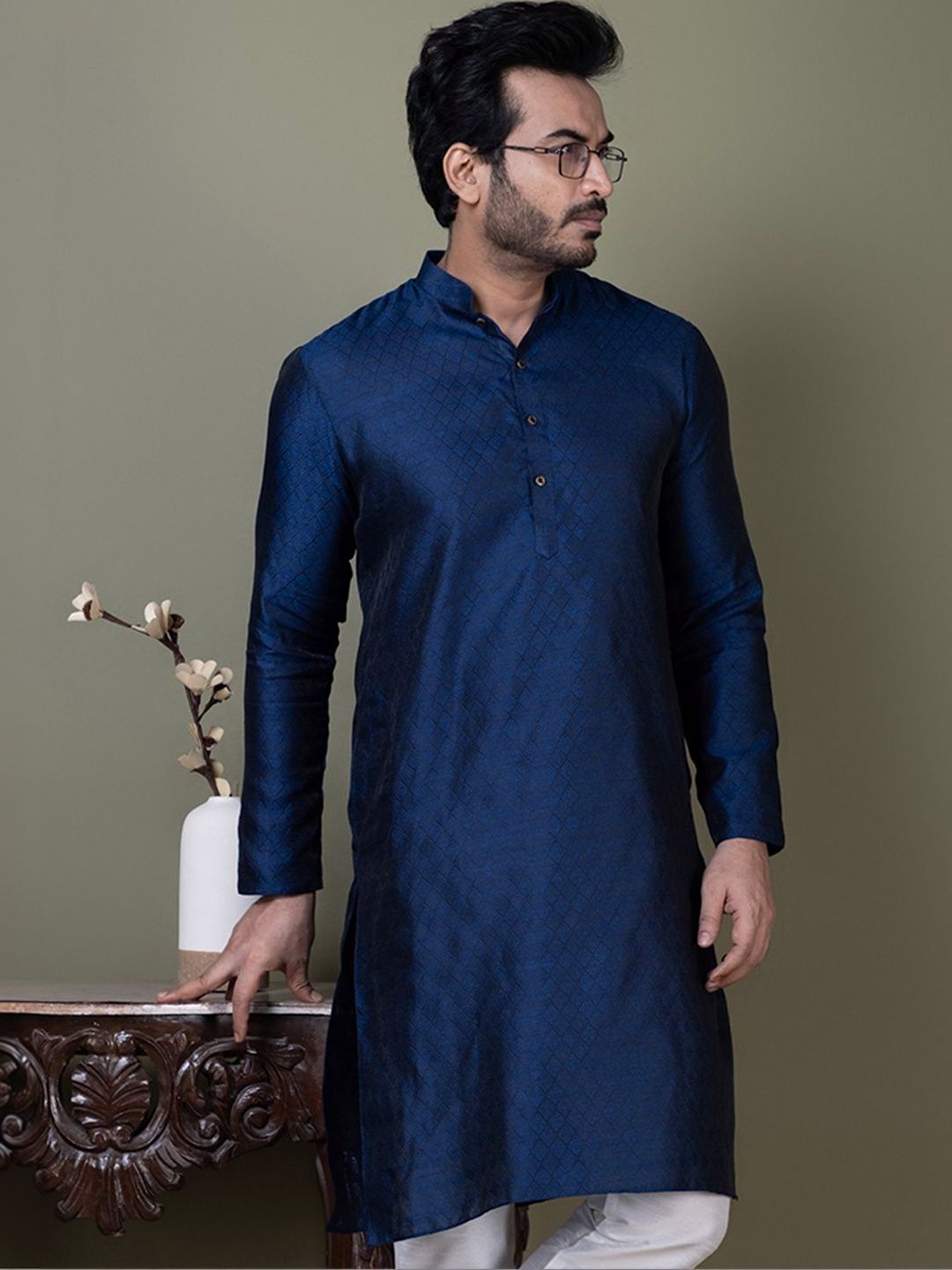 Dincharya Men Jacquard Kurta