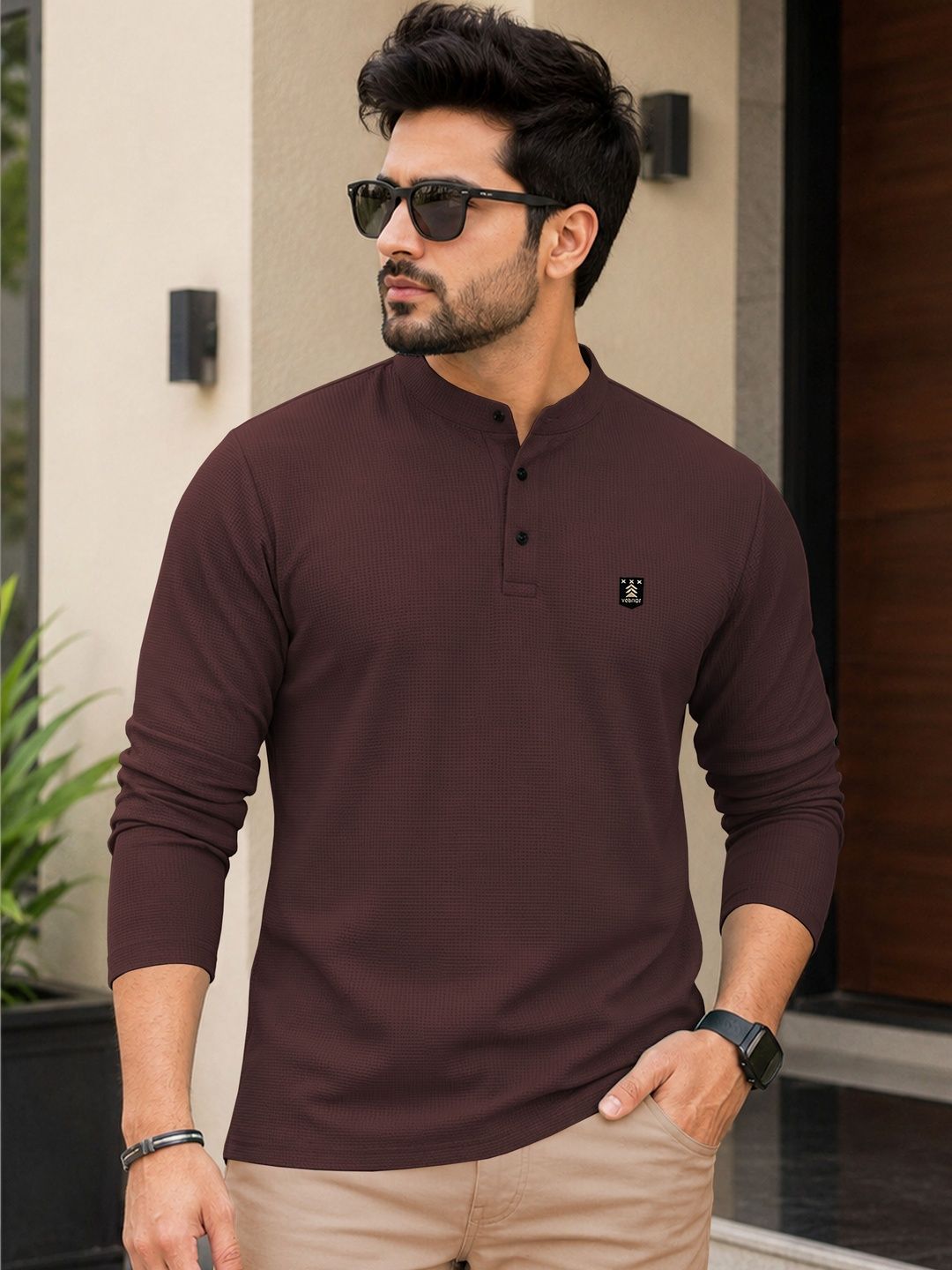 VeBNoR Men Brand Logo Mandarin Collar T-shirt