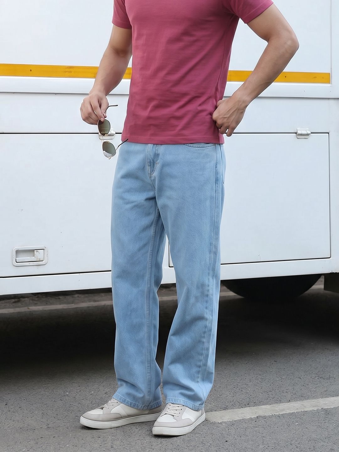 The Roadster Life Co. Men Relaxed Fit Light Fade Stretchable Jeans