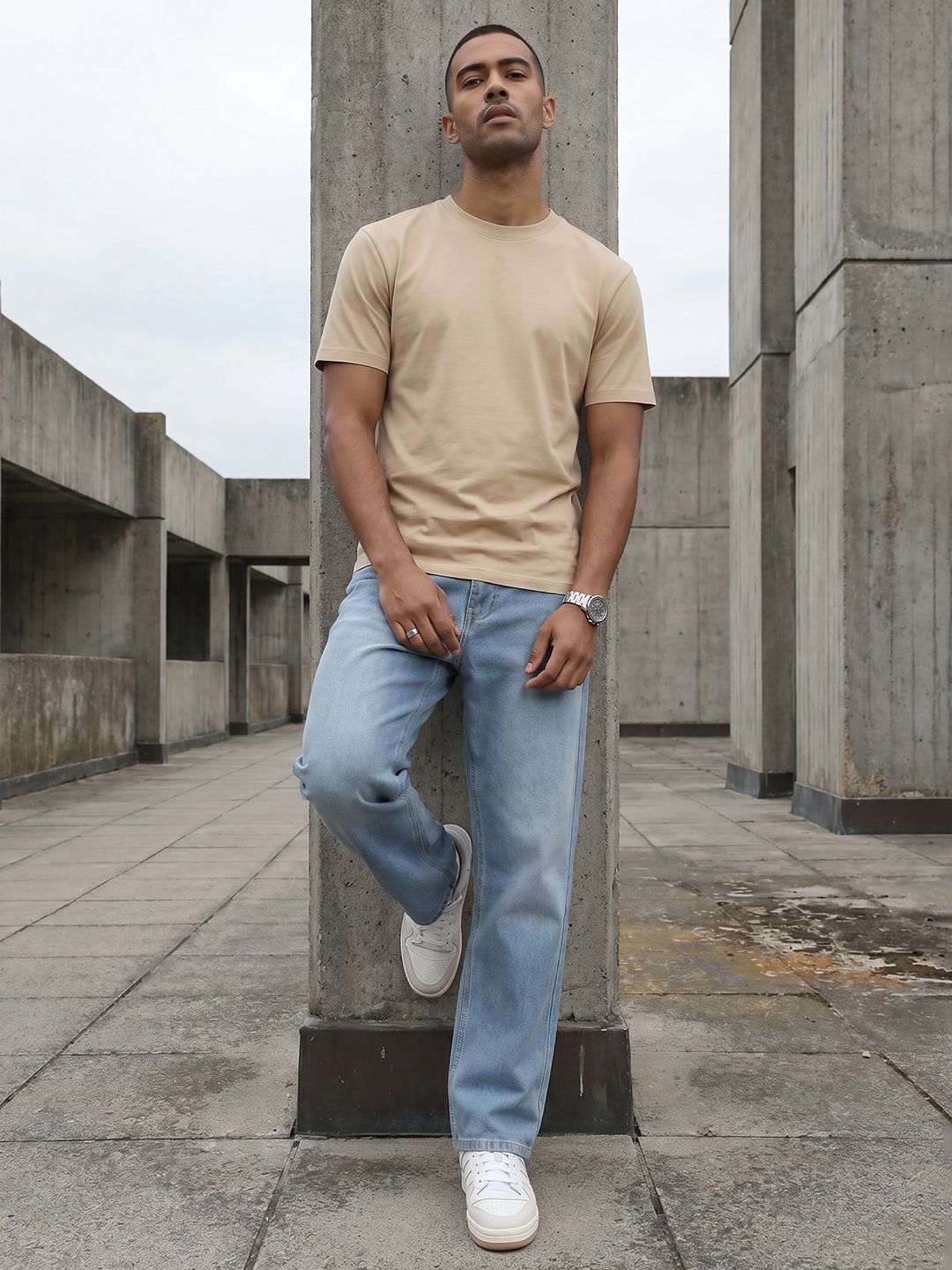 The Roadster Life Co. Men Relaxed Fit Light Fade Jeans