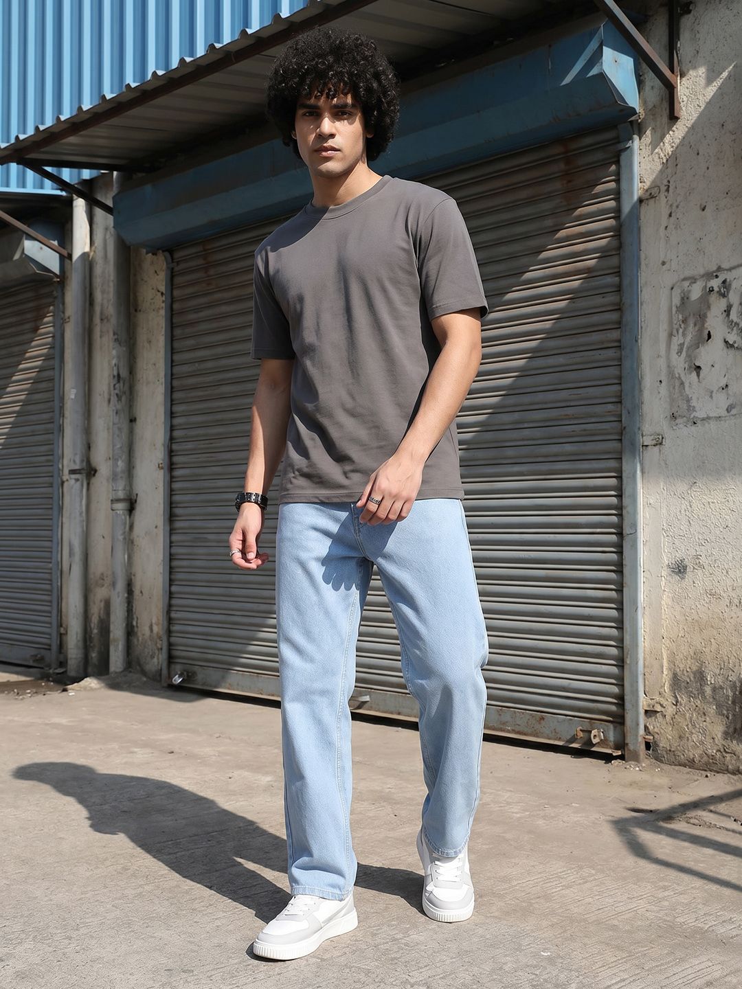 The Roadster Life Co. Men Relaxed Fit Light Fade Stretchable Jeans
