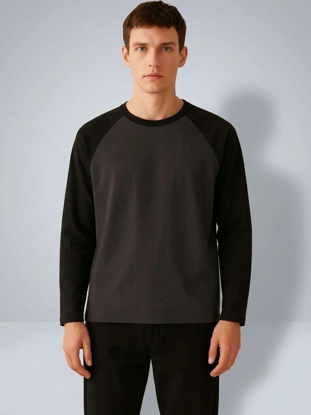 SIXTEENLINES Men Colourblocked T-shirt