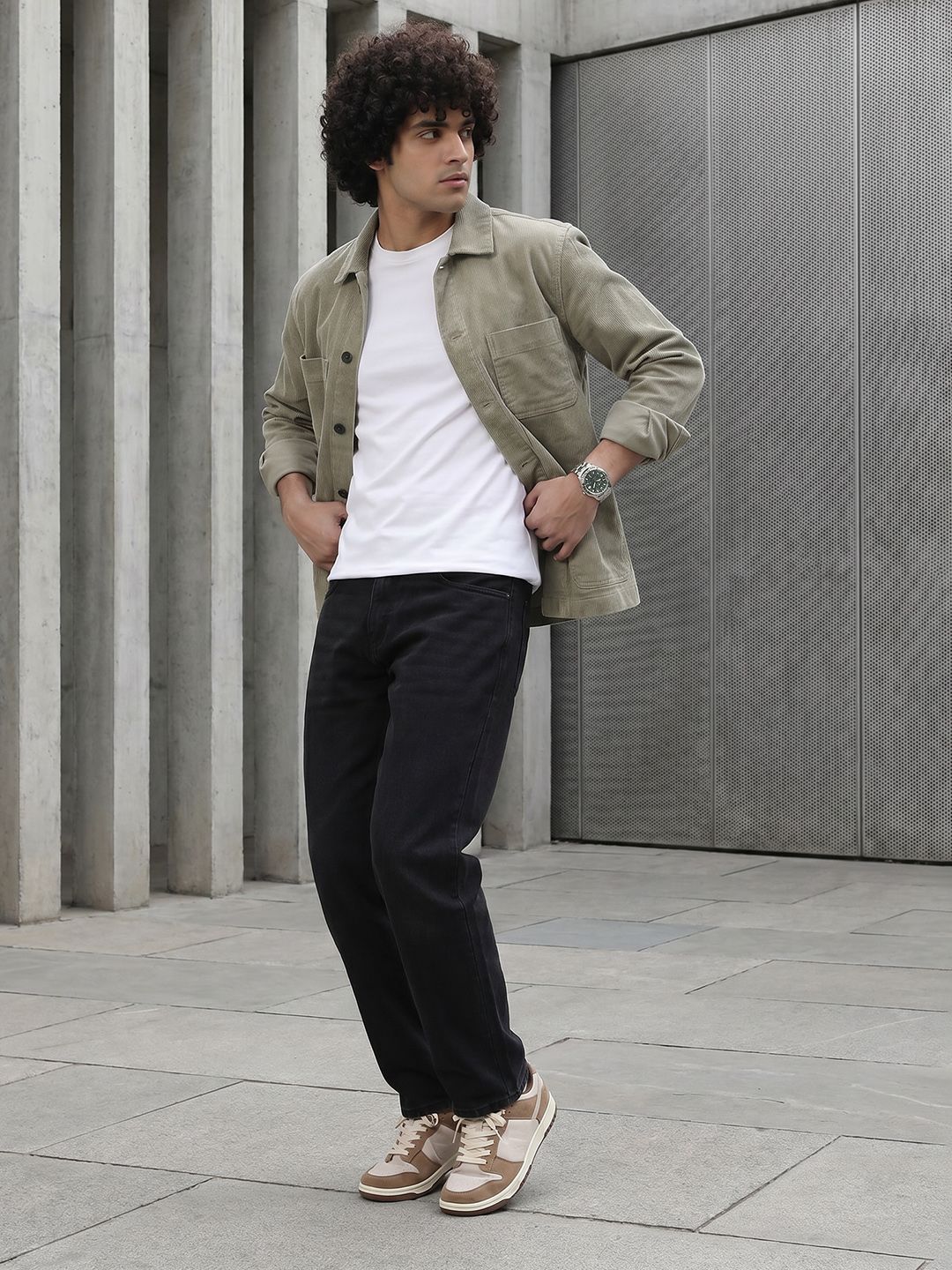 Roadster Men Relaxed Fit Mid-Rise Light Fade Stretchable Jeans
