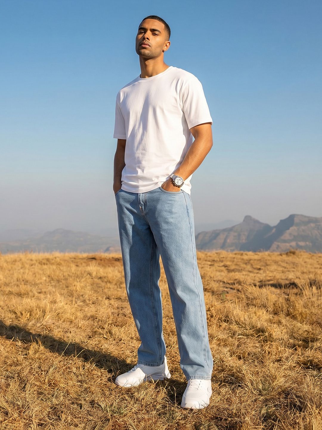 The Roadster Life Co. Men Relaxed Fit Light Fade Stretchable Jeans