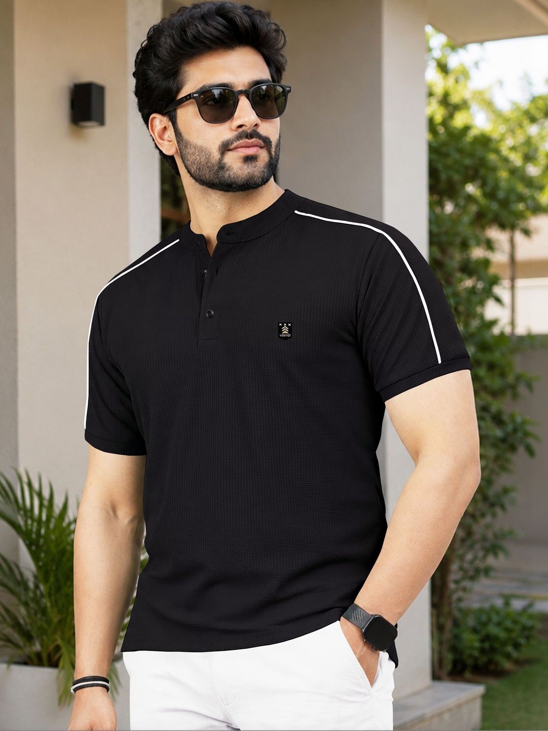 VeBNoR Men Brand Logo Mandarin Collar T-shirt