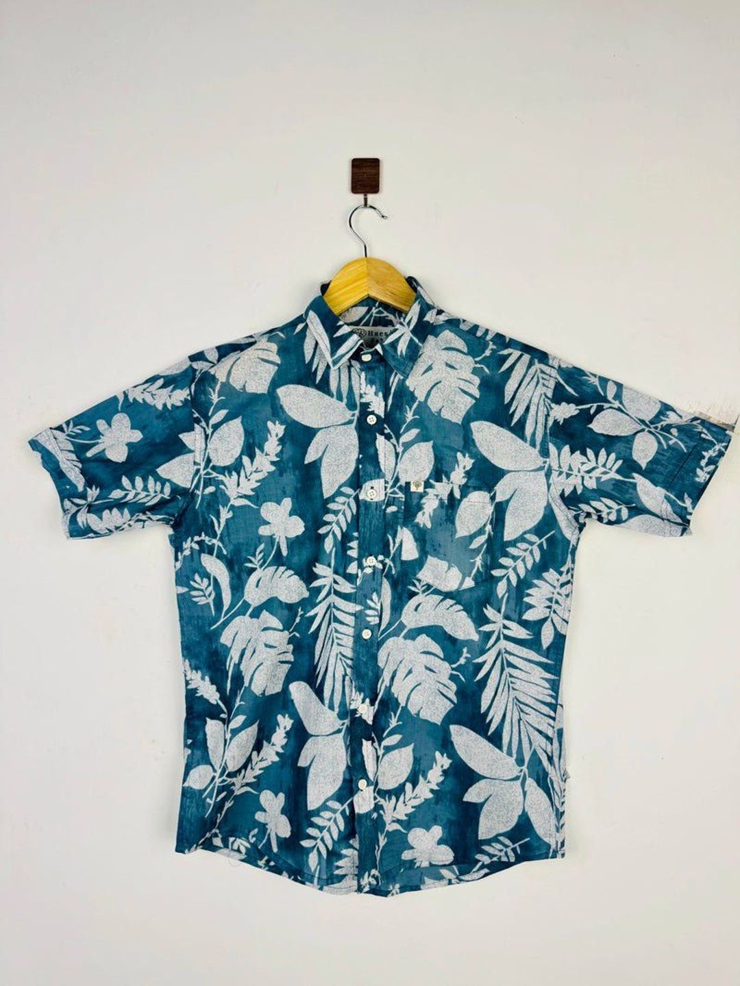 Hues Fab Men Slim Fit Floral Printed Casual Shirt