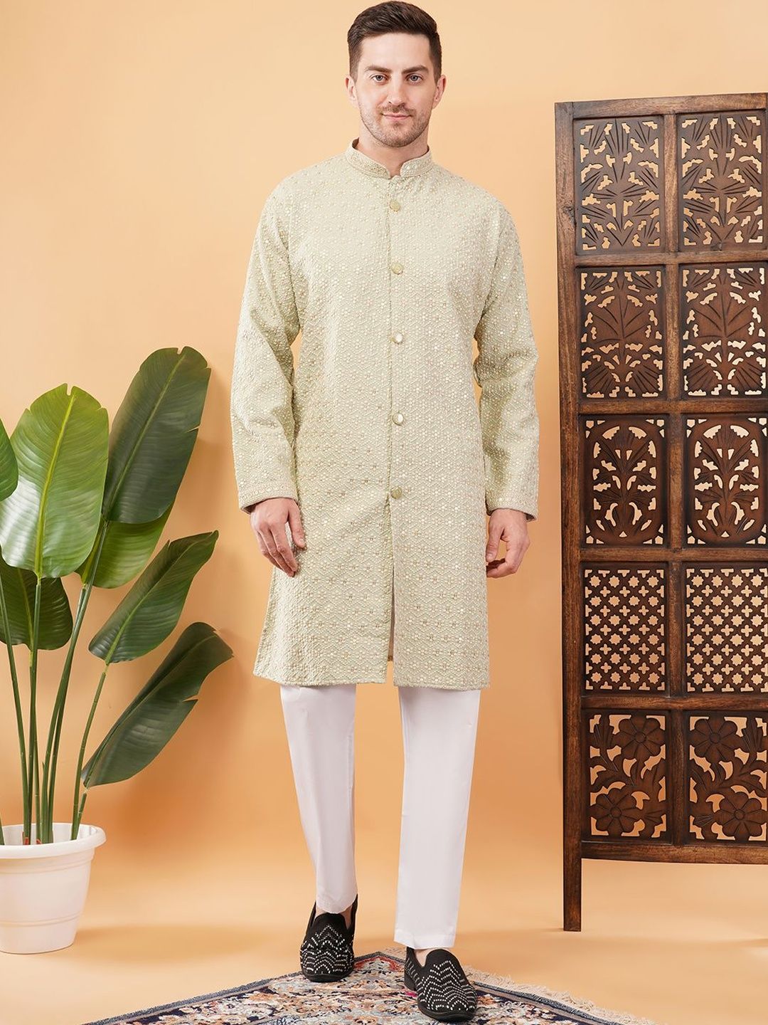 ADHIRAJAN Embroidered Mandarin Collar Sherwani