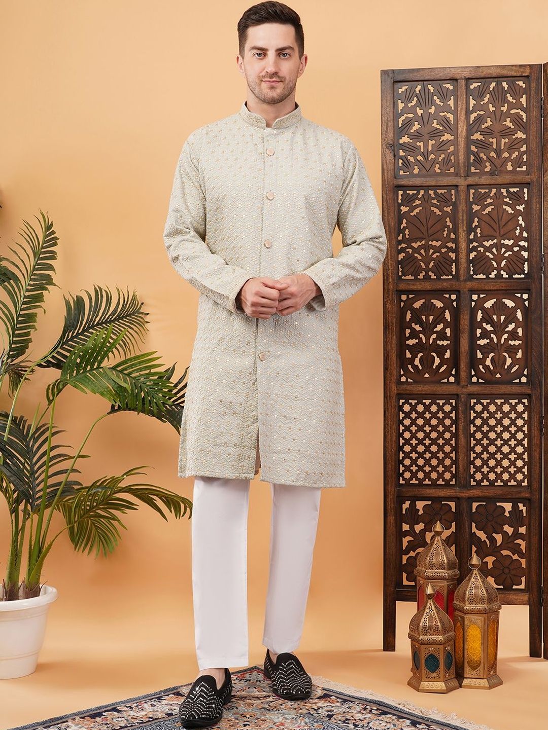ADHIRAJAN Embroidered Mandarin Collar Sherwani