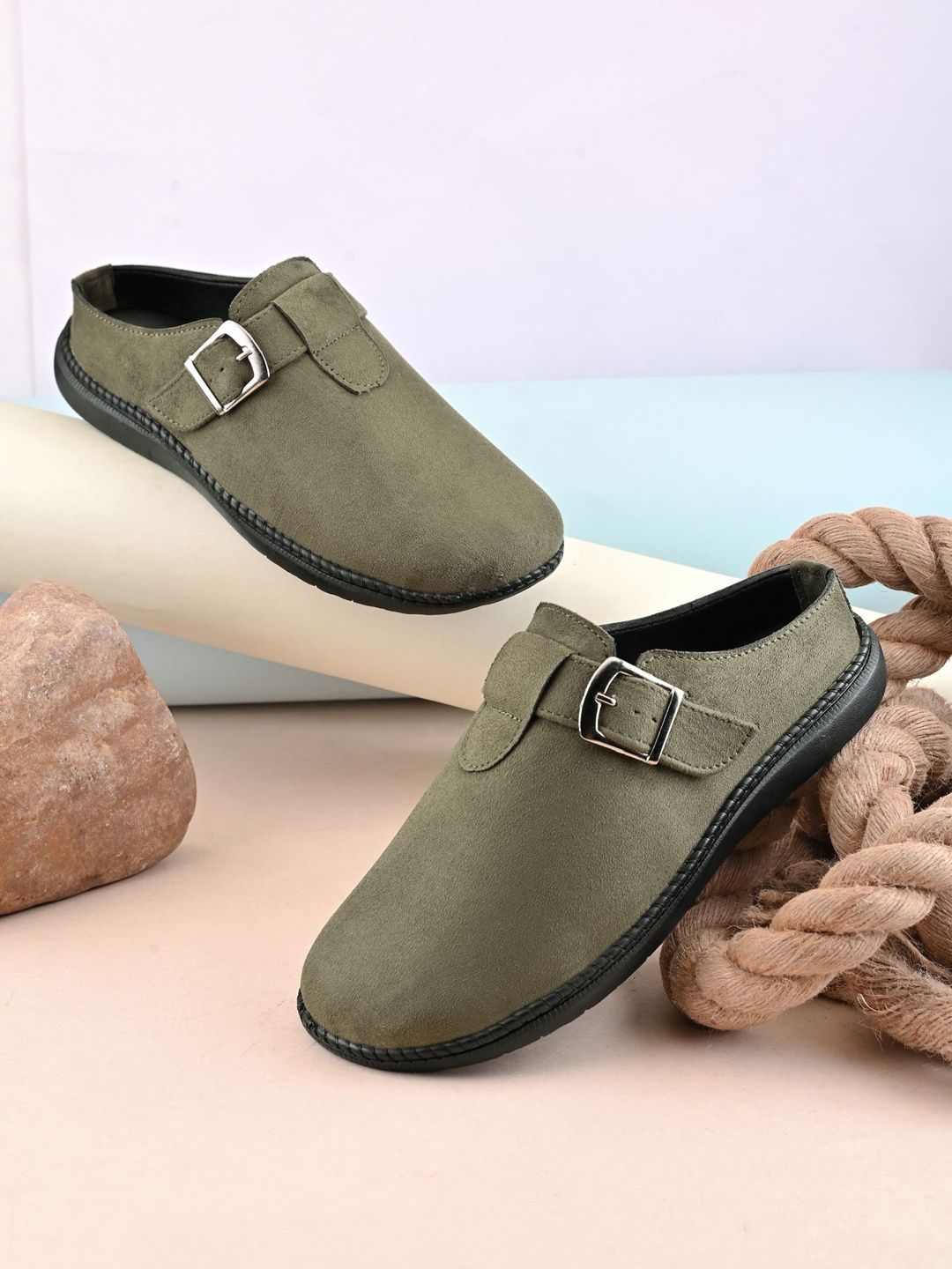 Roadster Men Clogs Sandals