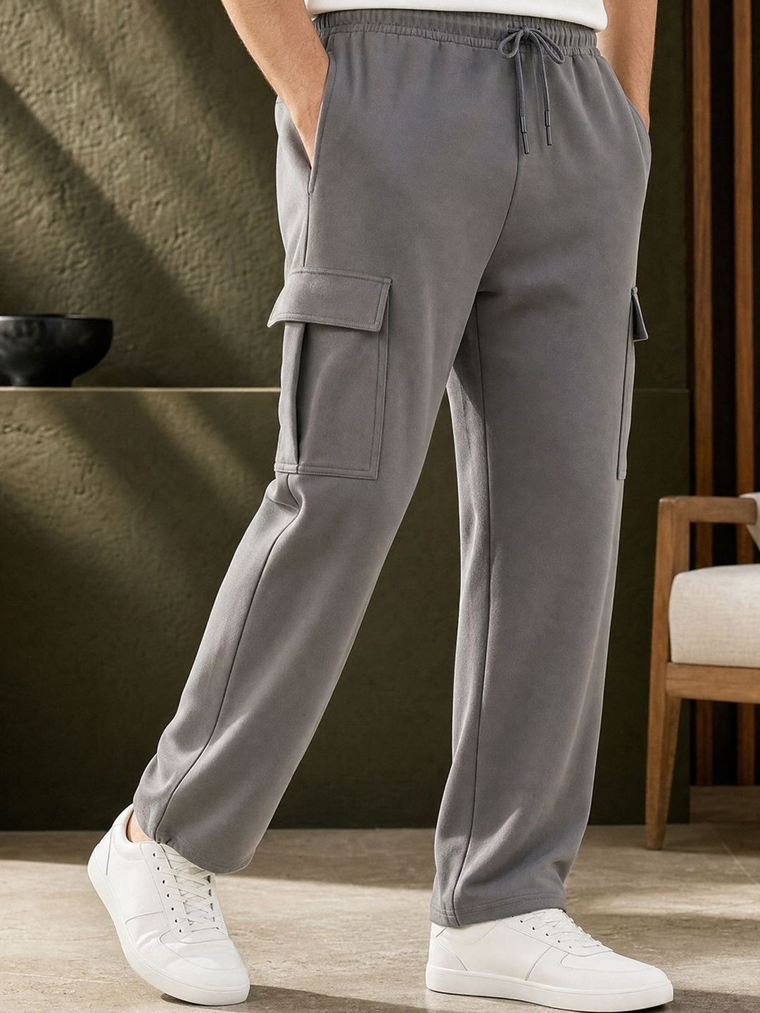 NOBERO Men Onyx Oversized Relaxed Fit Mid-Rise Joggers With Utility Box Pockets