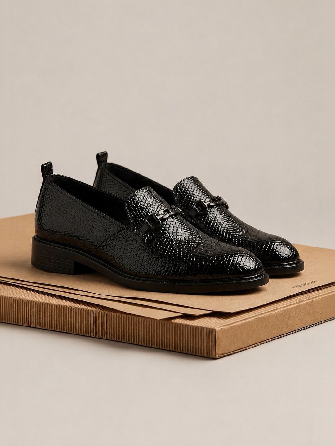 SNEAKLAB Men Textured Formal Loafers