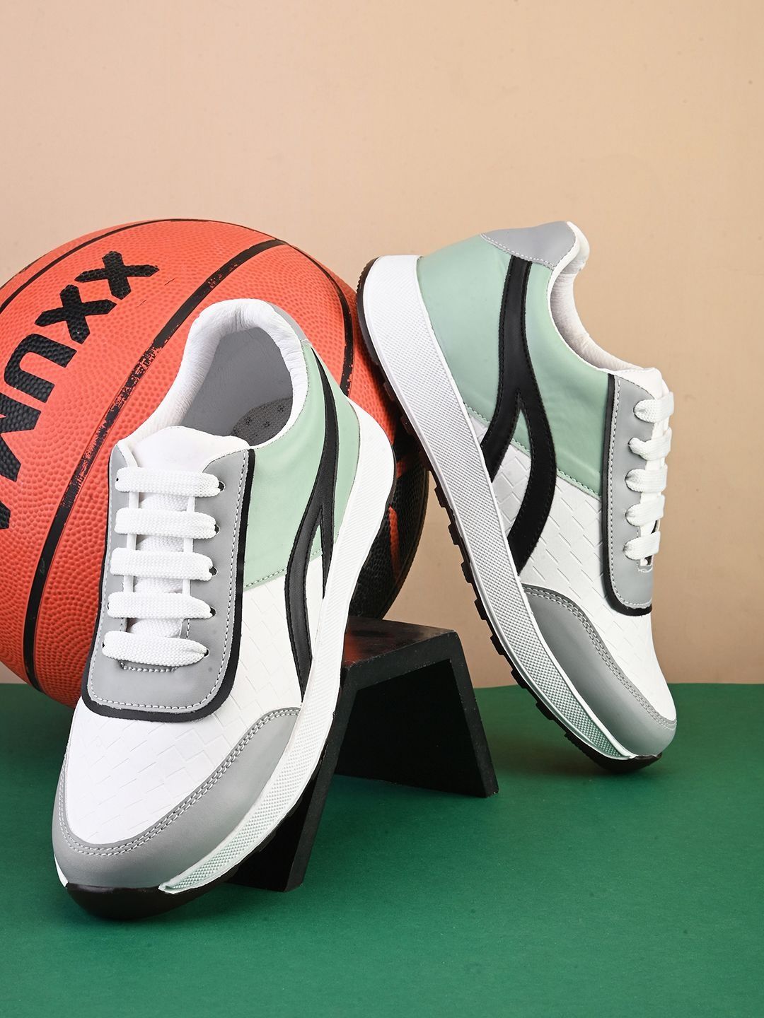 XE Looks Women Colourblocked Sneakers