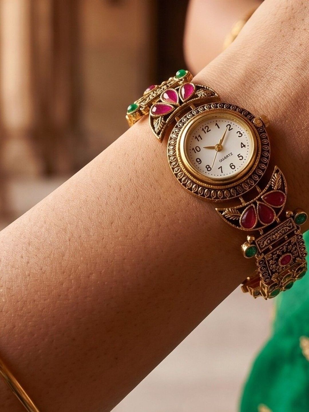 Nui Women Gold Plated Dial & Strap Analogue Chronograph Battery Powered Kashmiri Watch