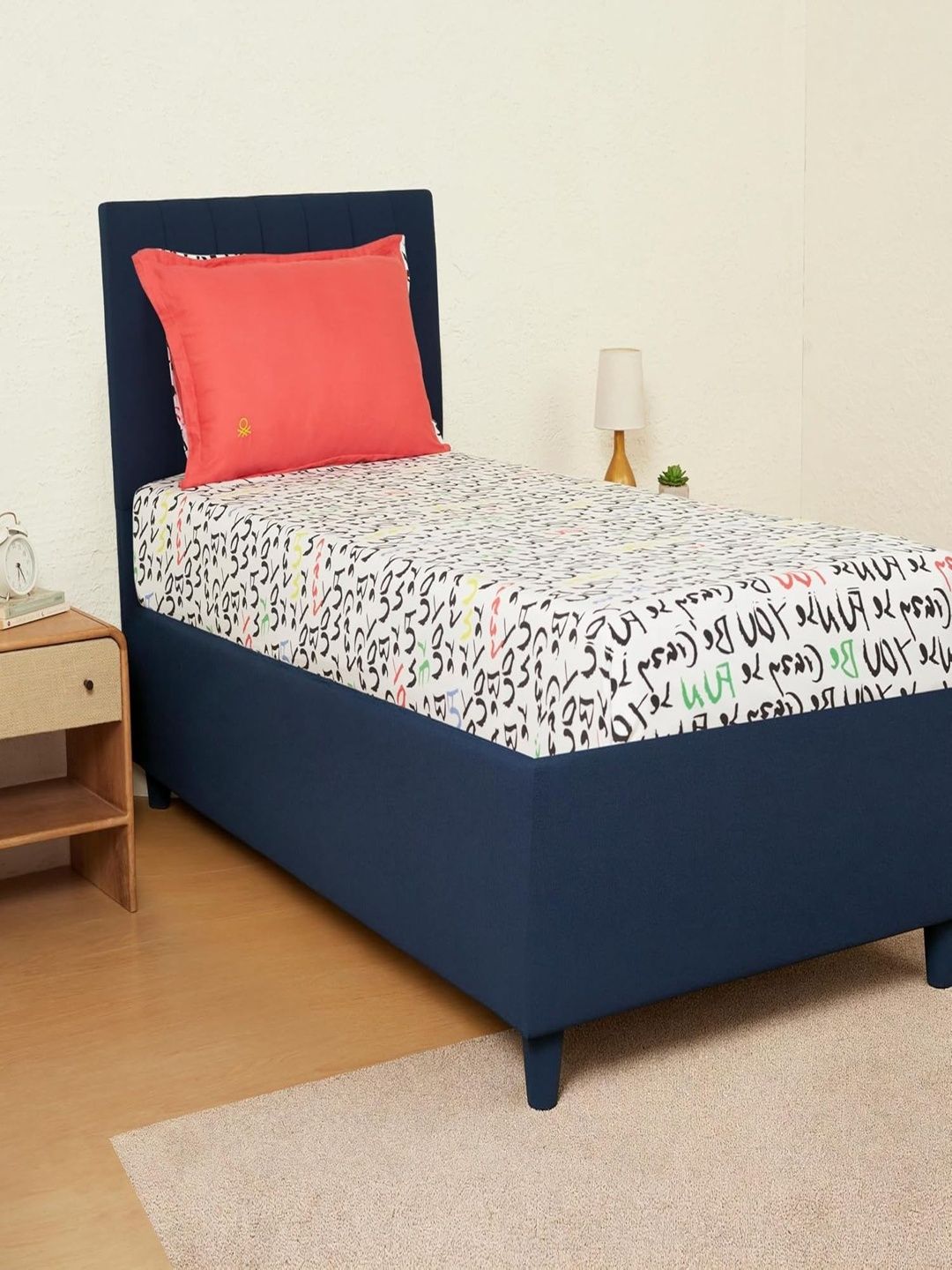 United Colors of Benetton United Colors of Benetton White & Coral 210 TC Single Bedsheet with 1 Pillow Covers