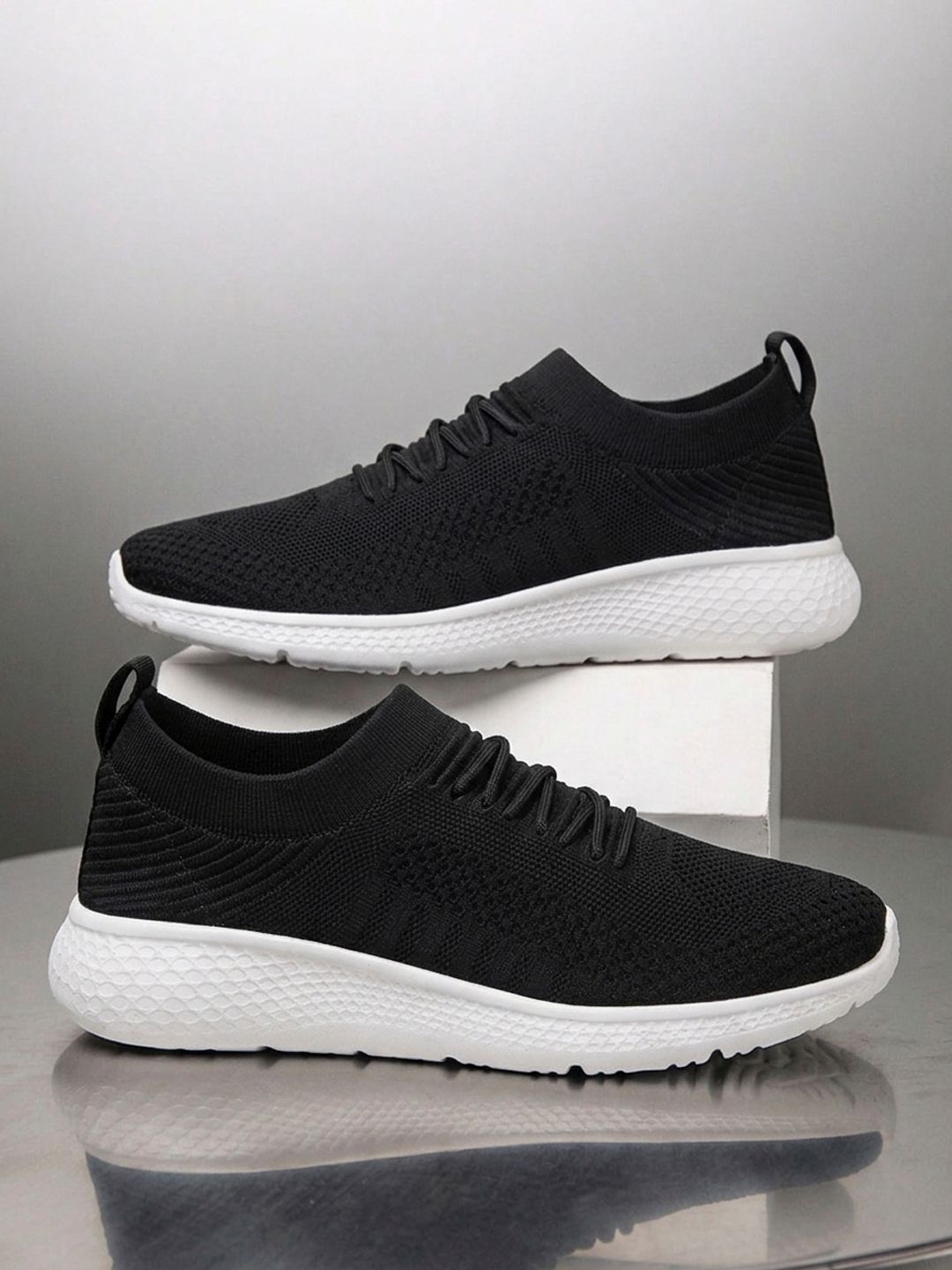 HRX by Hrithik Roshan Men Round Toe Textured Sneakers