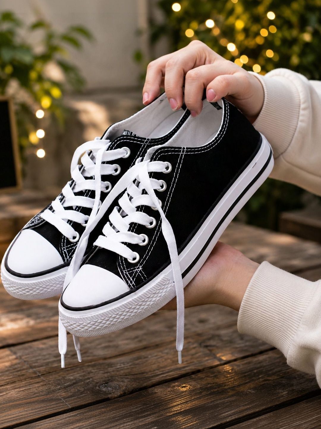 Roadster Women Sneakers