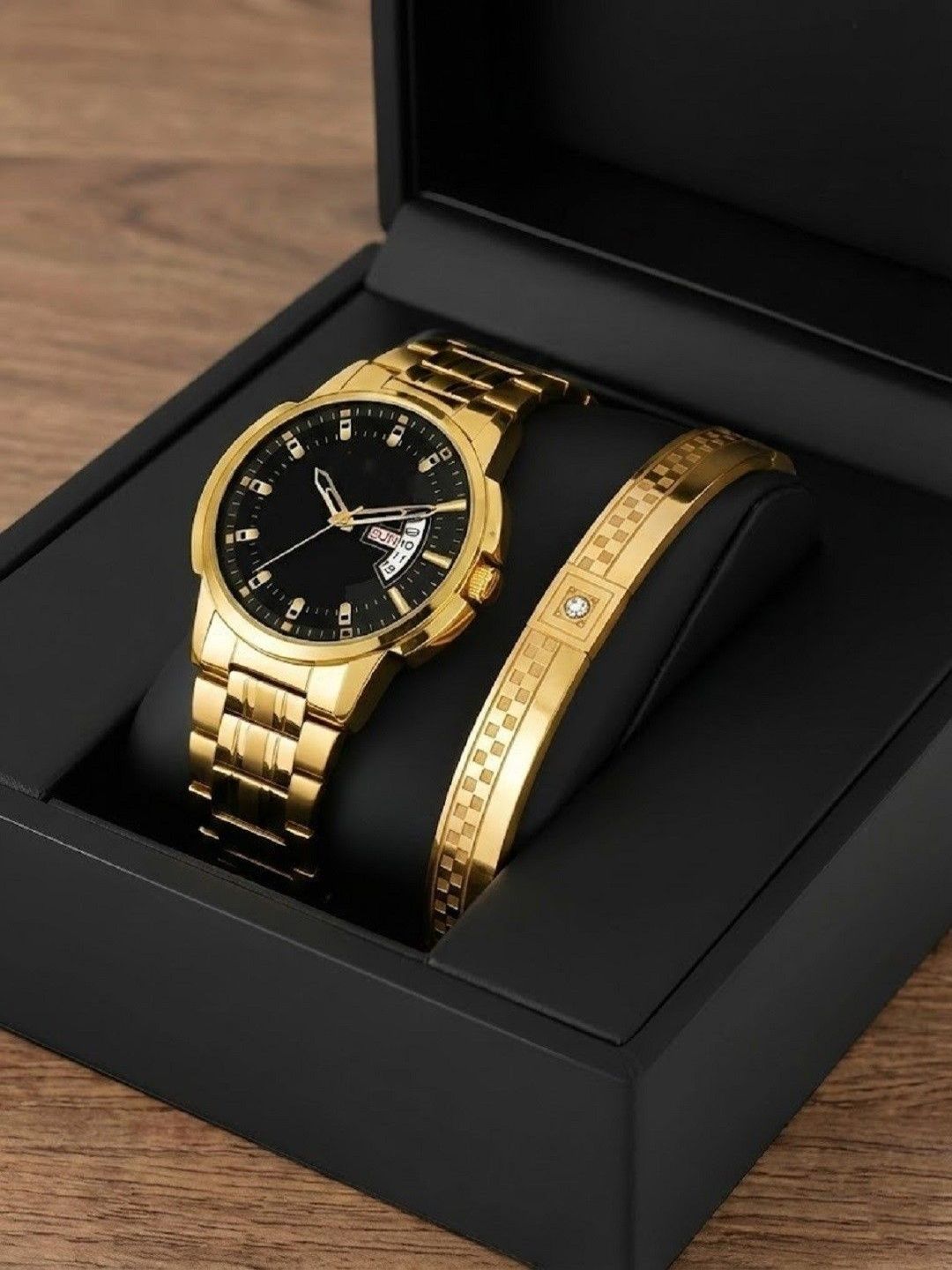 LAKSH Unisex Dial & Stainless Steel Bracelet Style Straps Analogue Watch DD Gold Black&One diamond Kadu