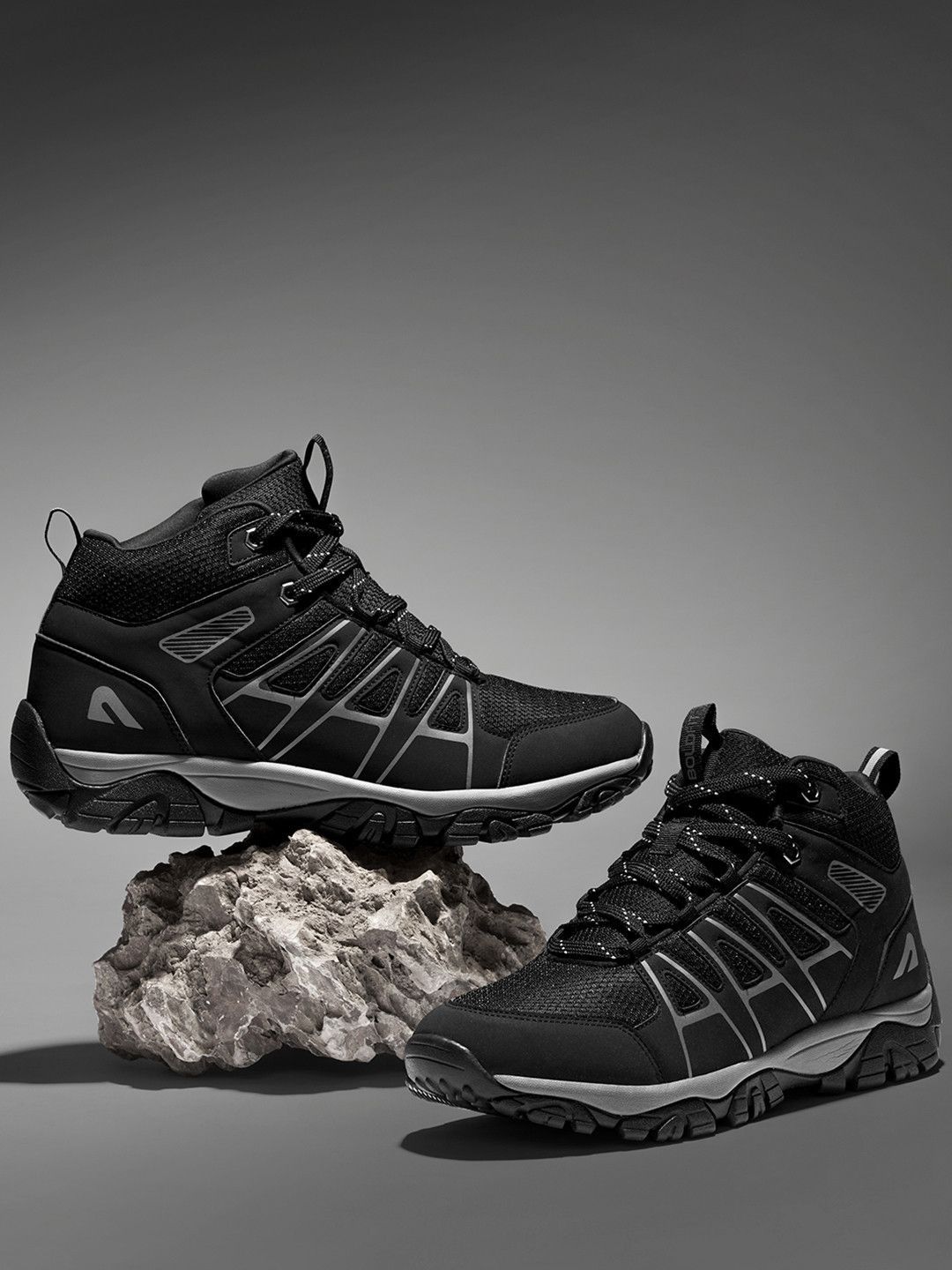 BOLDFIT BOLDFIT Men Black Outlander Hiking & Trekking Shoes