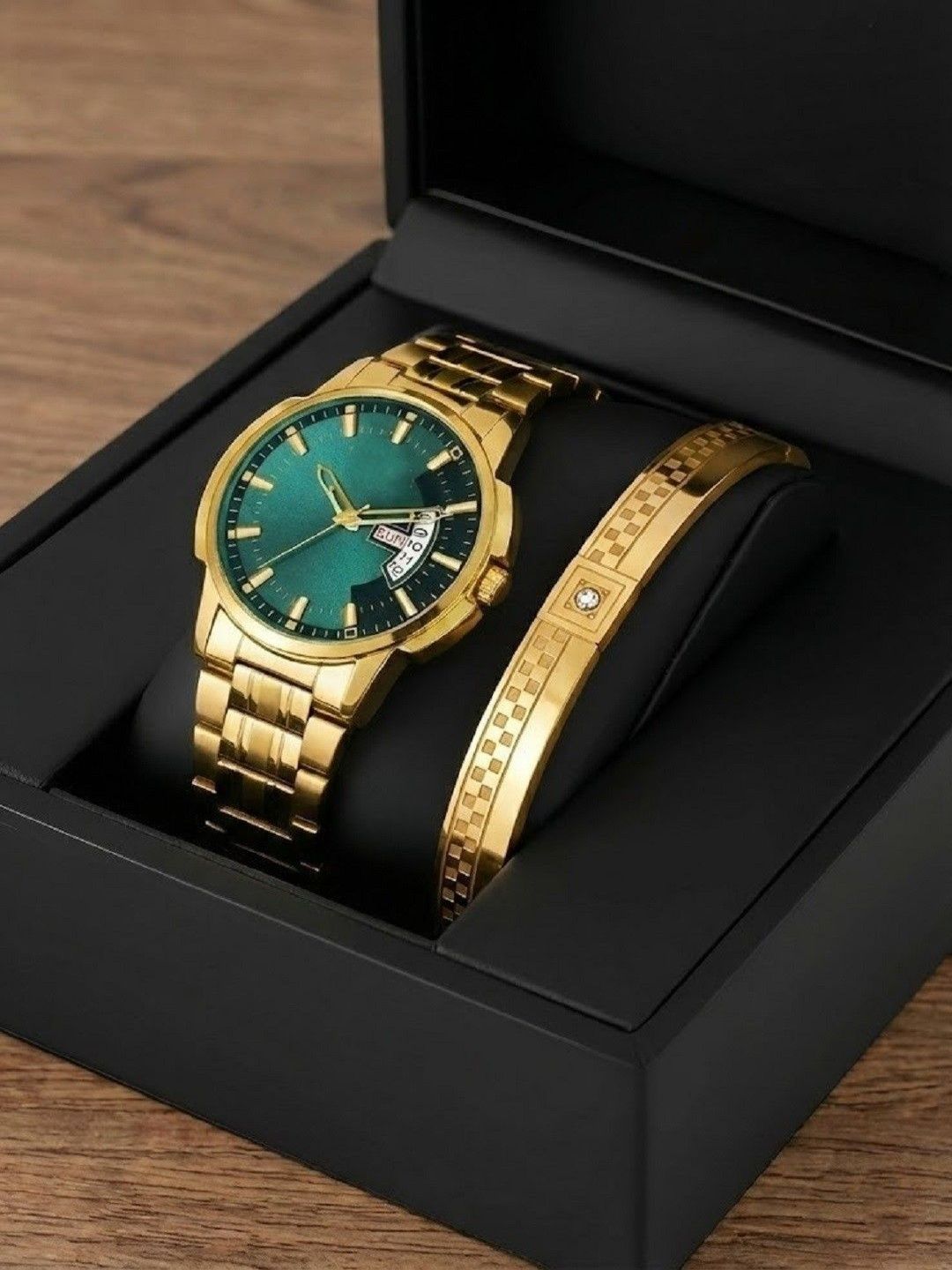 LAKSH Unisex Dial & Stainless Steel Straps Analogue Watch DD Gold Green&One Diamond kadu