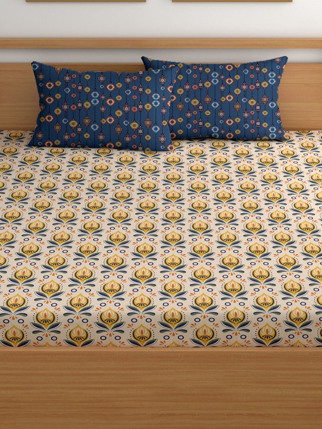 Aura Aura Beige 210 TC Double Bedsheet with 2 Pillow Covers