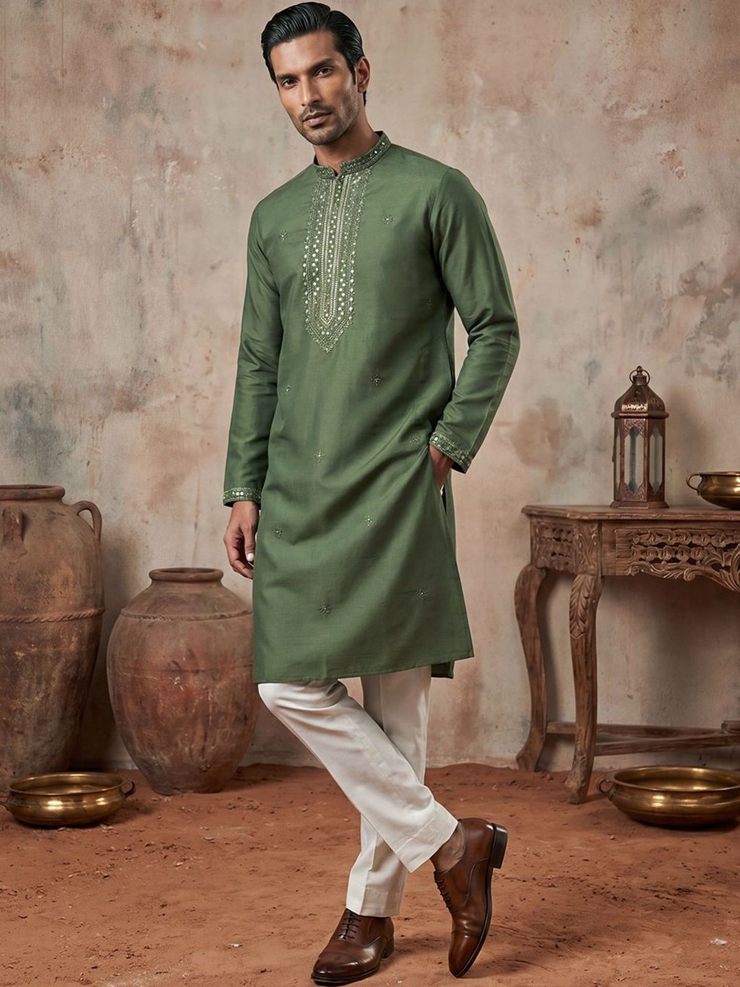 House of Pataudi Men Embellished Mirror Work Kurta