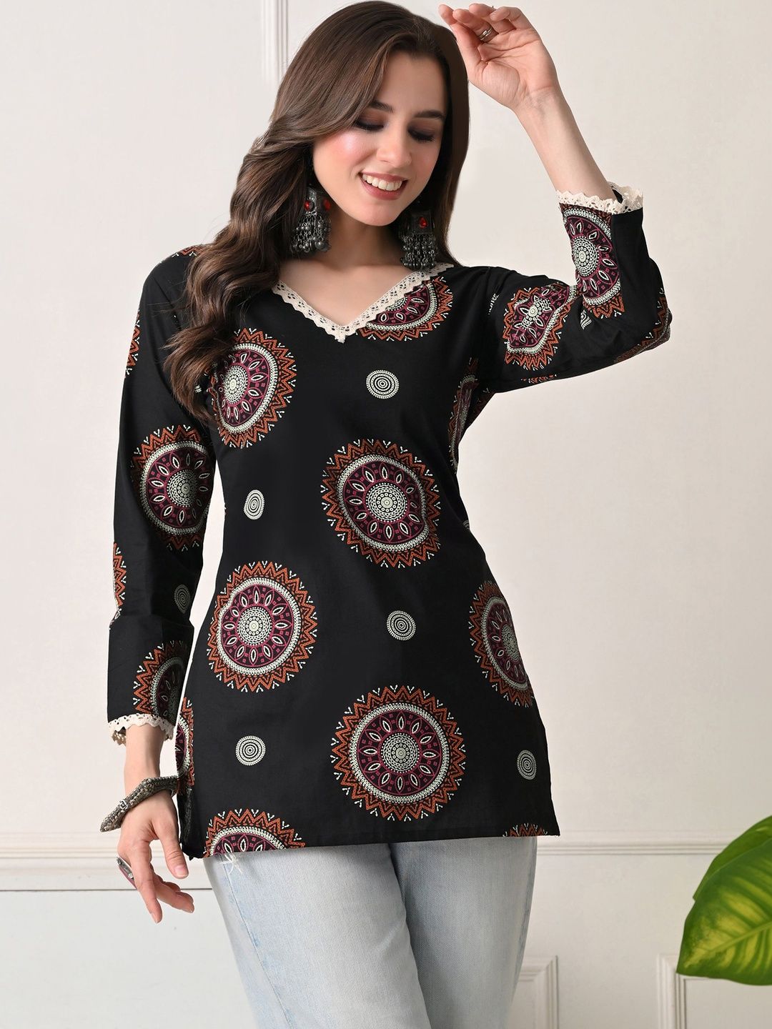 KJTRENDS Ethnic Motifs Printed V-Neck Pure Cotton Kurti