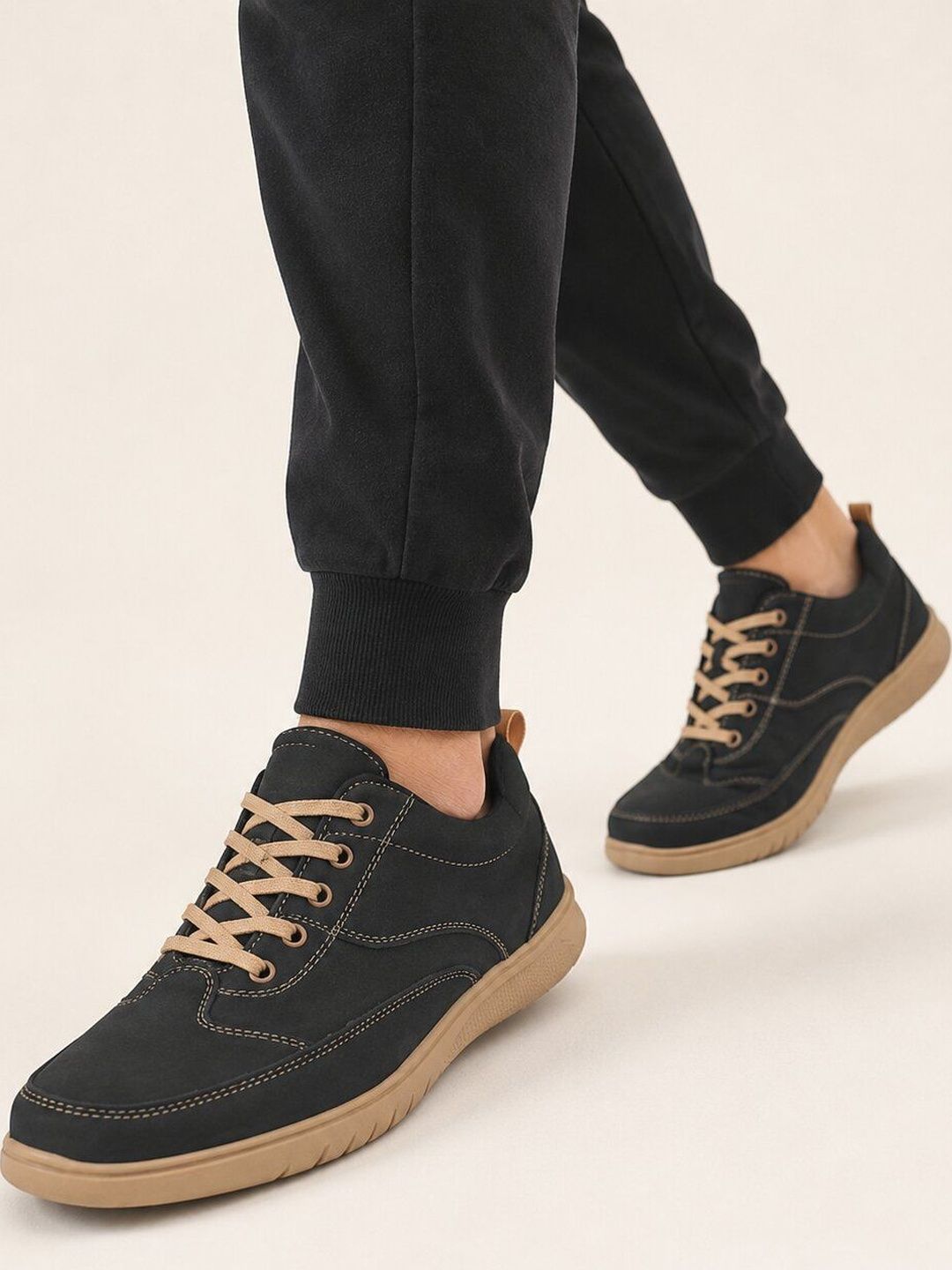 Roadster Roadster Men Black Solid Suede Finish Lightweight Lace-Ups Everyday Sneakers