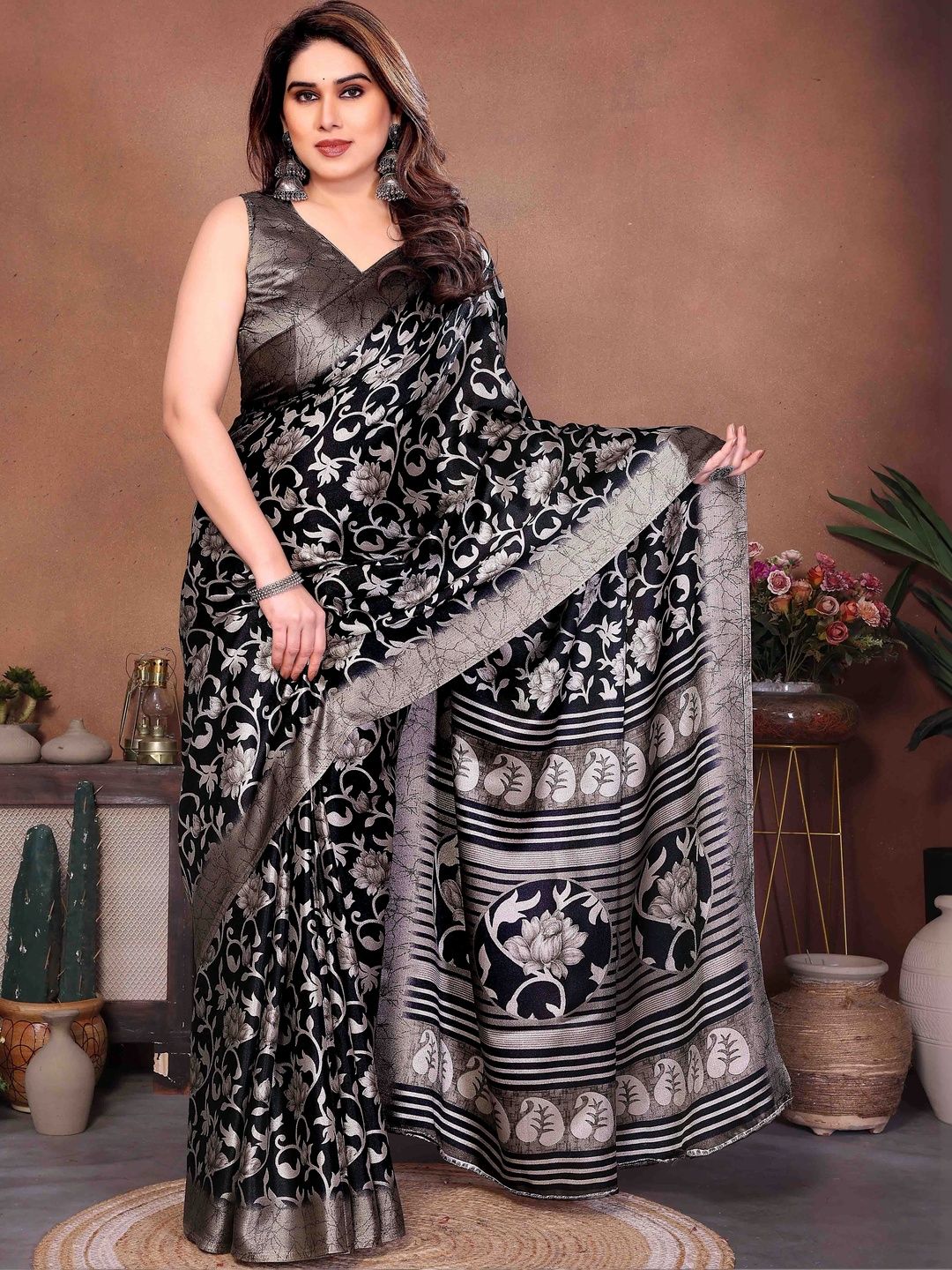 KING VULTURE KING VULTURE Floral Saree