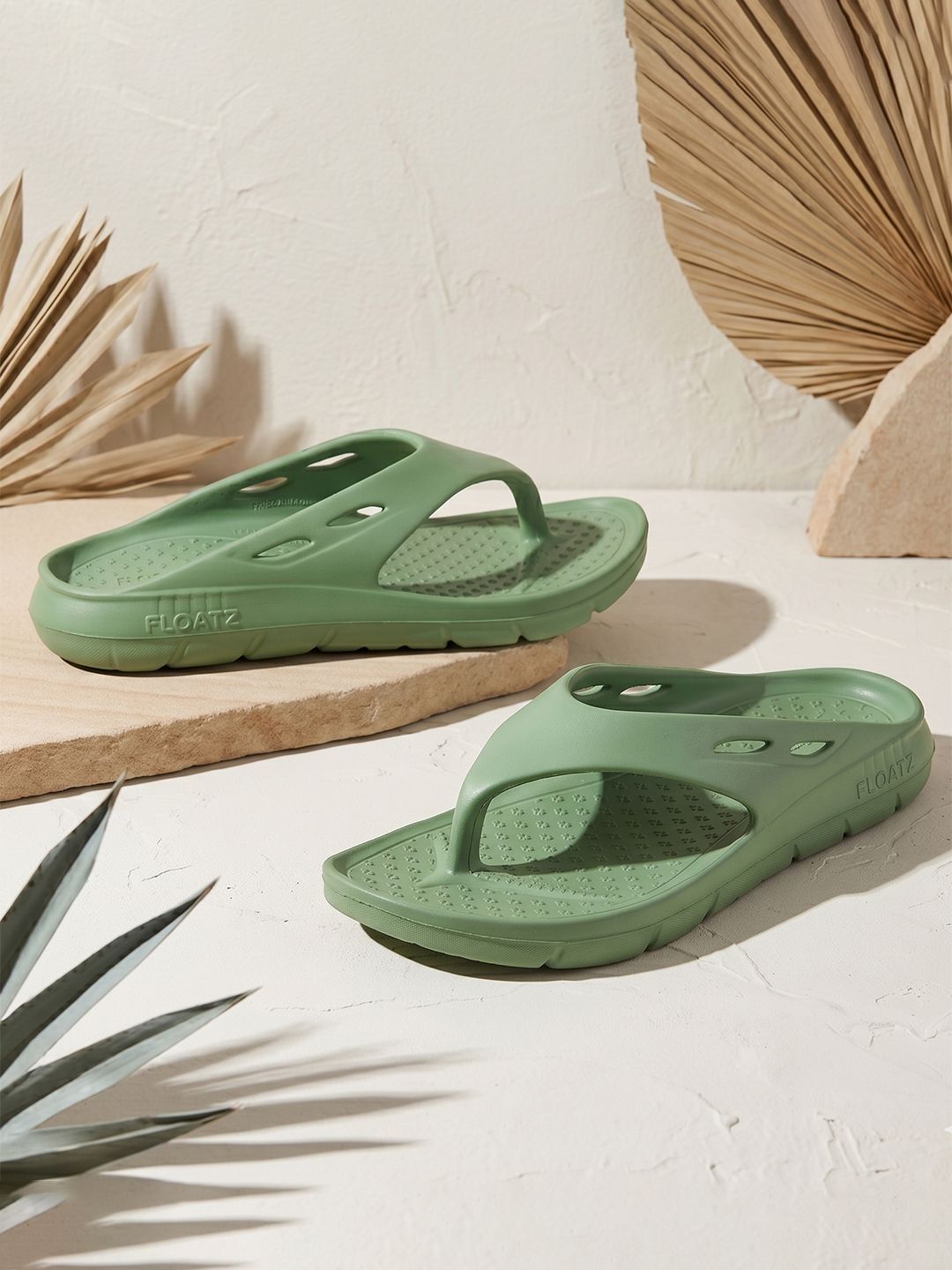 Floatz by Bata Men Lightweight Flip-Flops