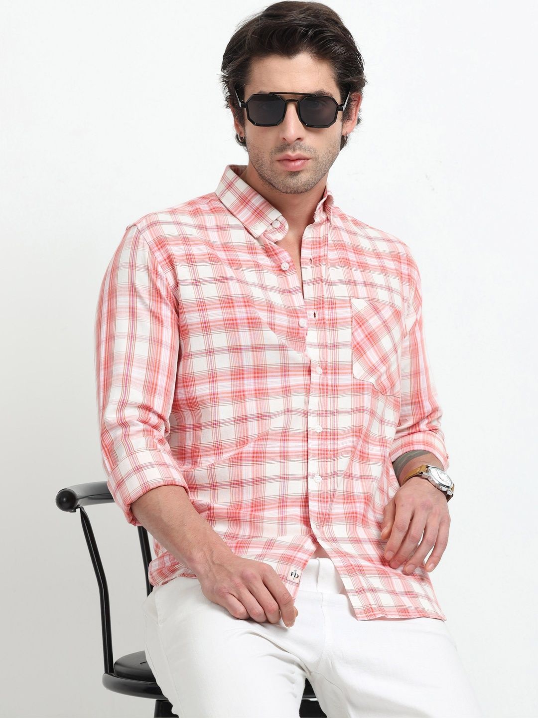 FashionDistrict Men Relaxed Checked Casual Shirt