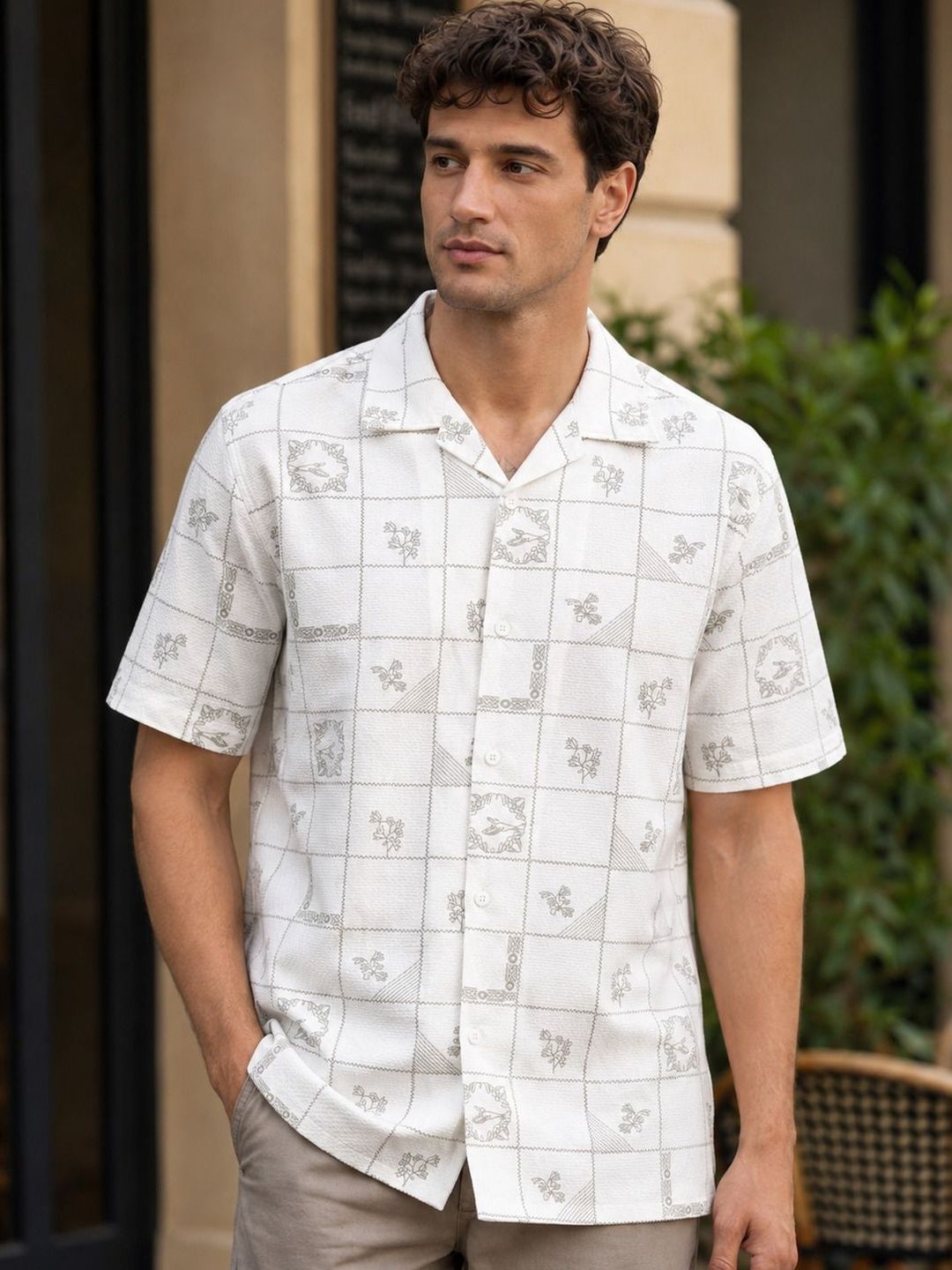 Eszett Floral Printed Short Sleeves Spread Collar Pure Cotton Regular Fit Casual Shirt