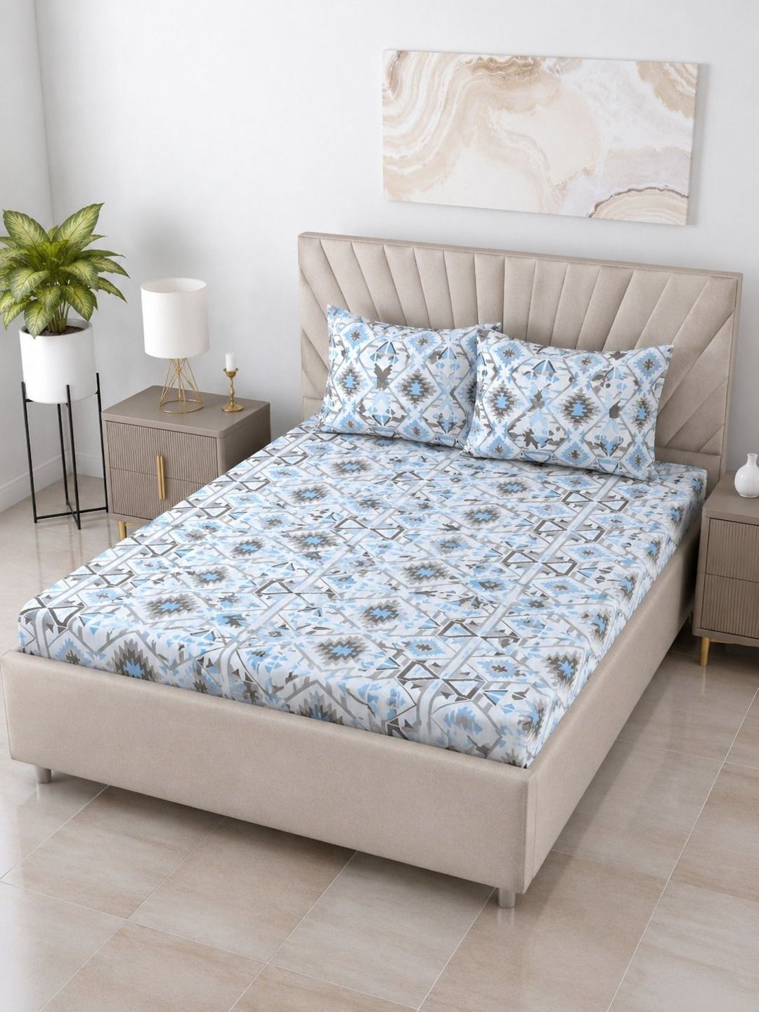 BOMBAY DYEING BOMBAY DYEING White & Blue 144 TC Bedsheet with 2 Pillow Covers