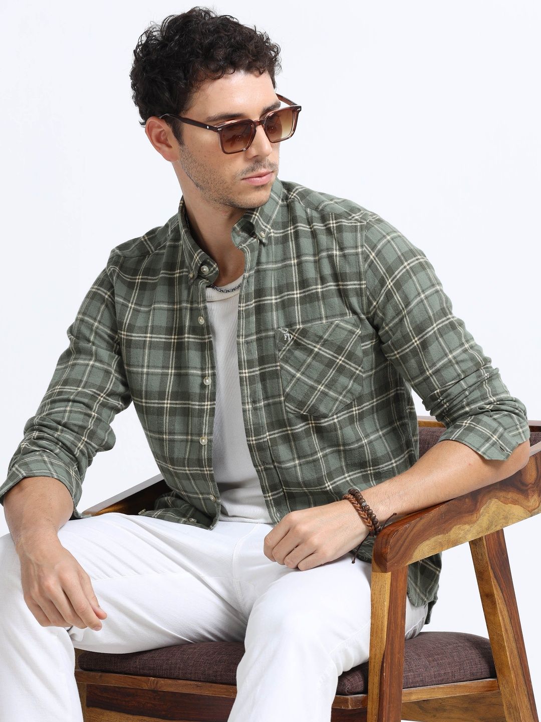 FashionDistrict Men Relaxed Checked Casual Shirt