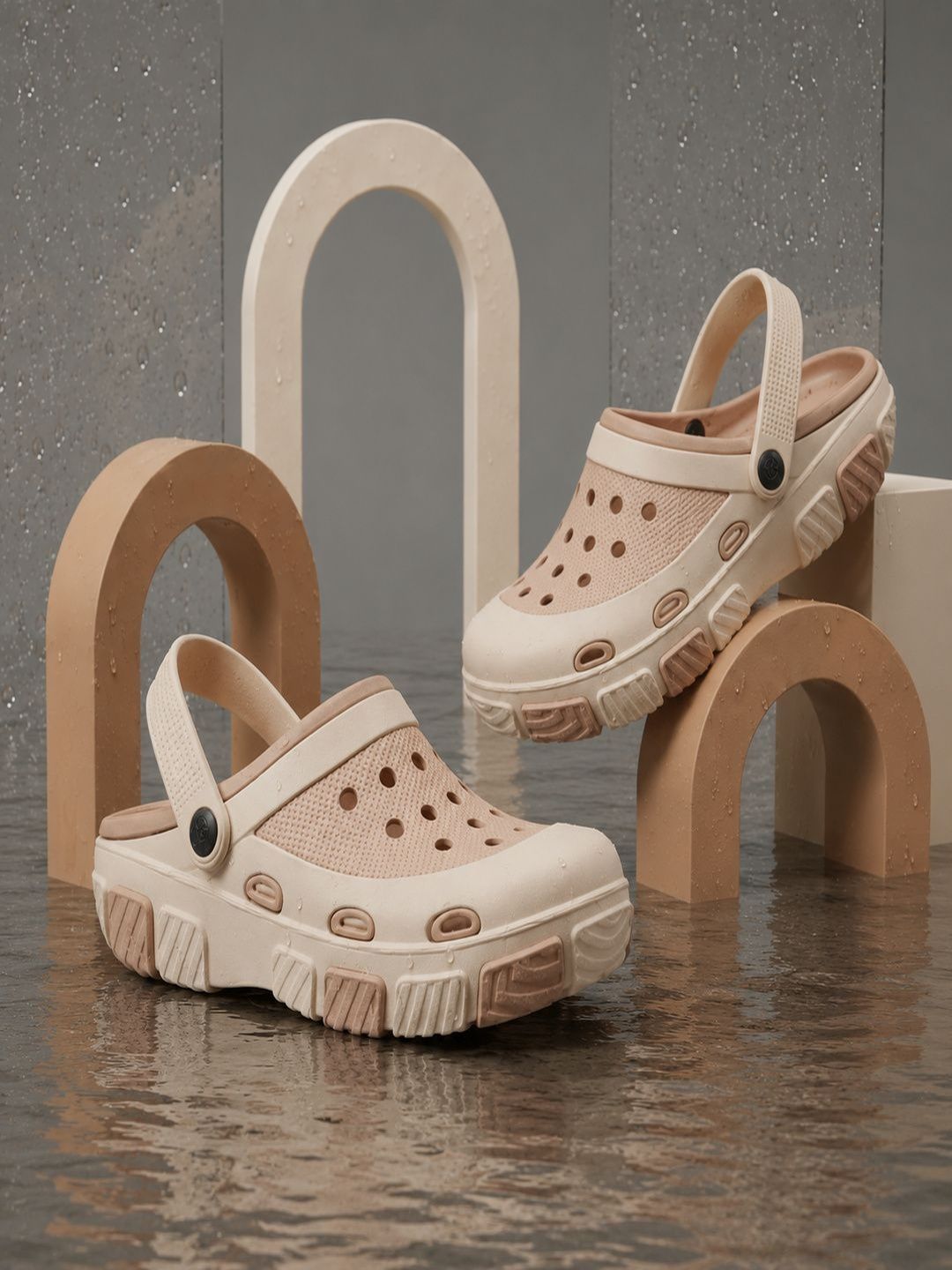 FIVEFEB Men Textured Clogs