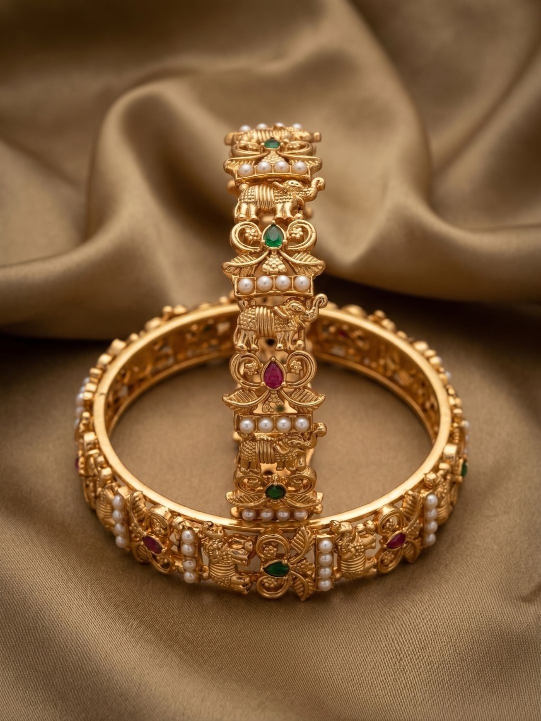 Nui Nui Set of 2 Gold-Plated Pearls Bangles