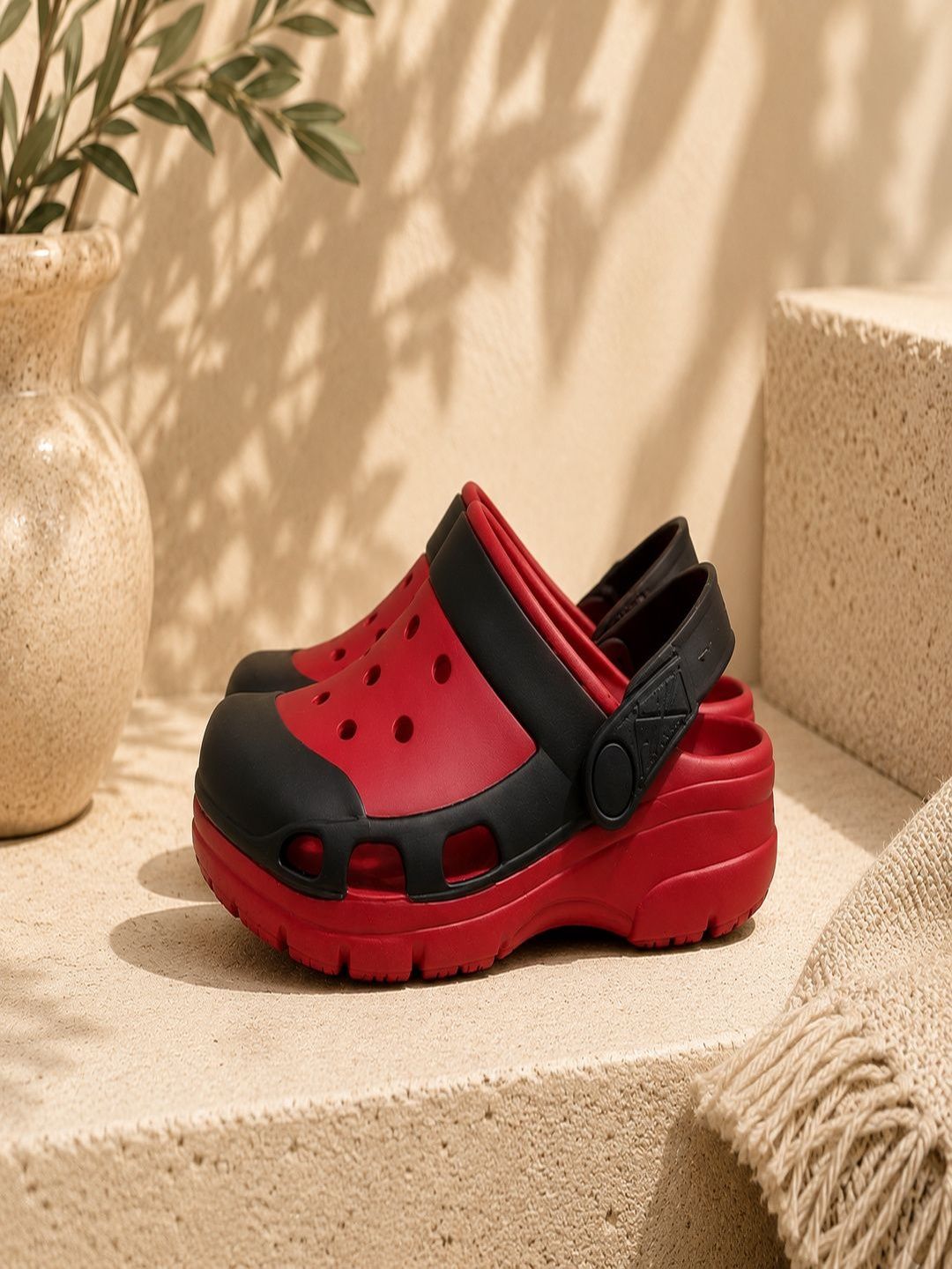 FIVEFEB Men Textured Clogs