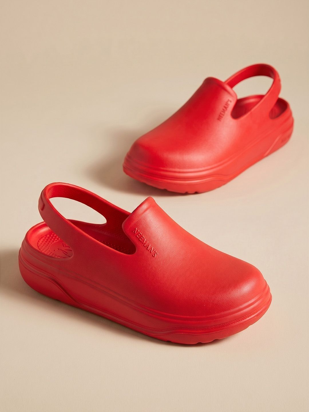 NEEMANS Cushers Clogs For Men