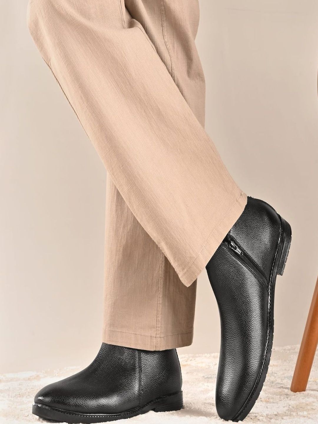 TIGONIS TIGONIS Men Textured Chelsea Boots
