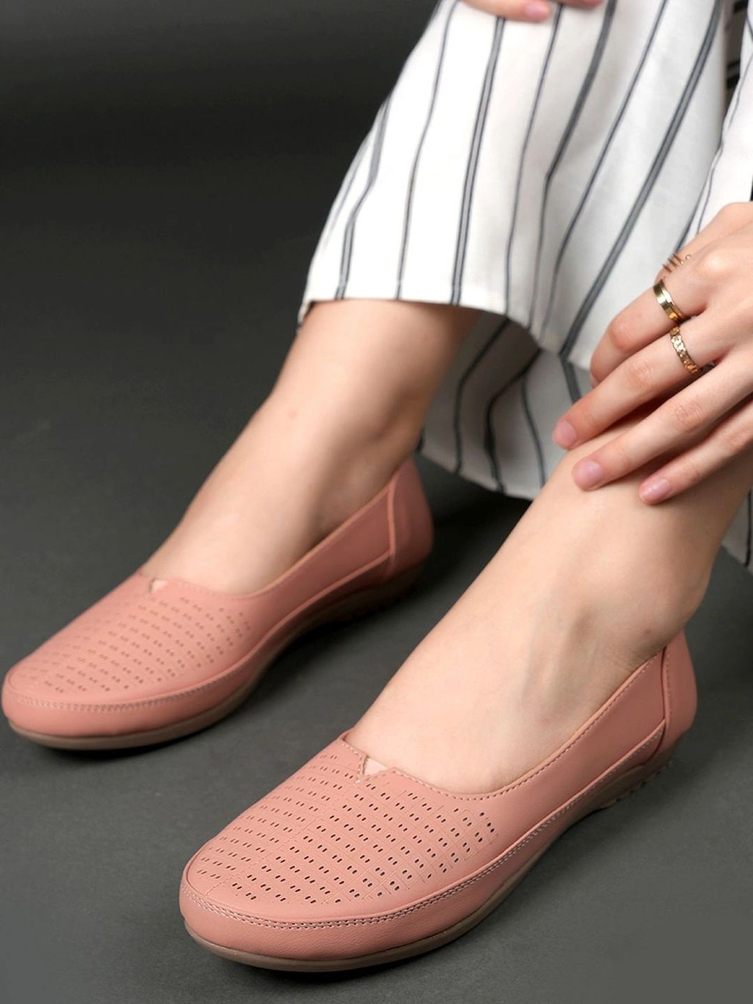 Moda Rapido Women Perforations Loafers