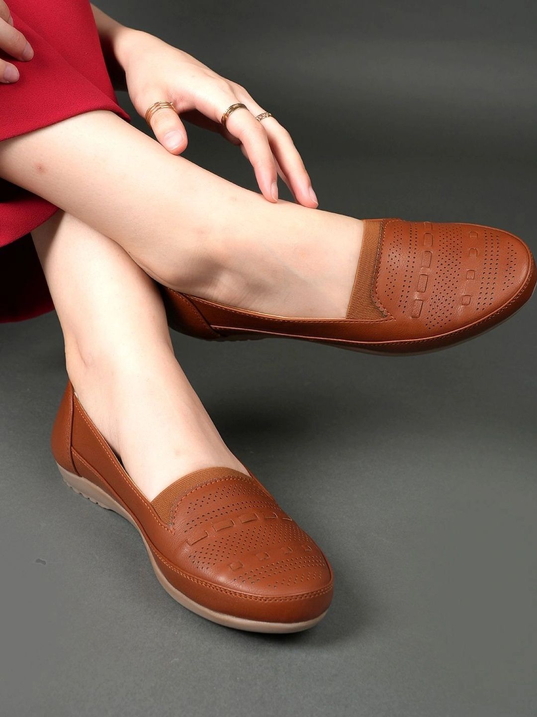 Moda Rapido Women Perforations Loafers