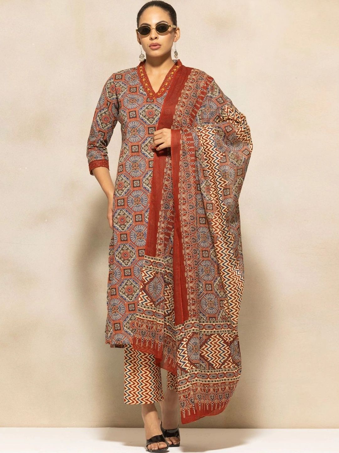 Women Printed Kurta with Trousers With Dupatta Sabhyata Women Ethnic Motifs Printed Regular Pure Cotton Kurta with Trousers & With Dupatta