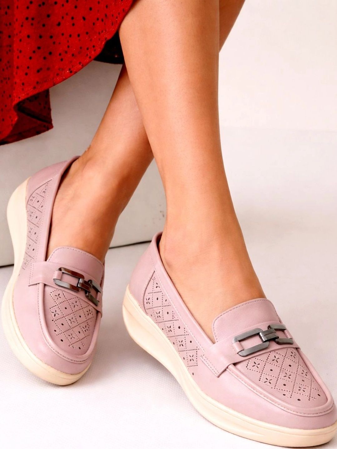 Moda Rapido Women Textured Loafers